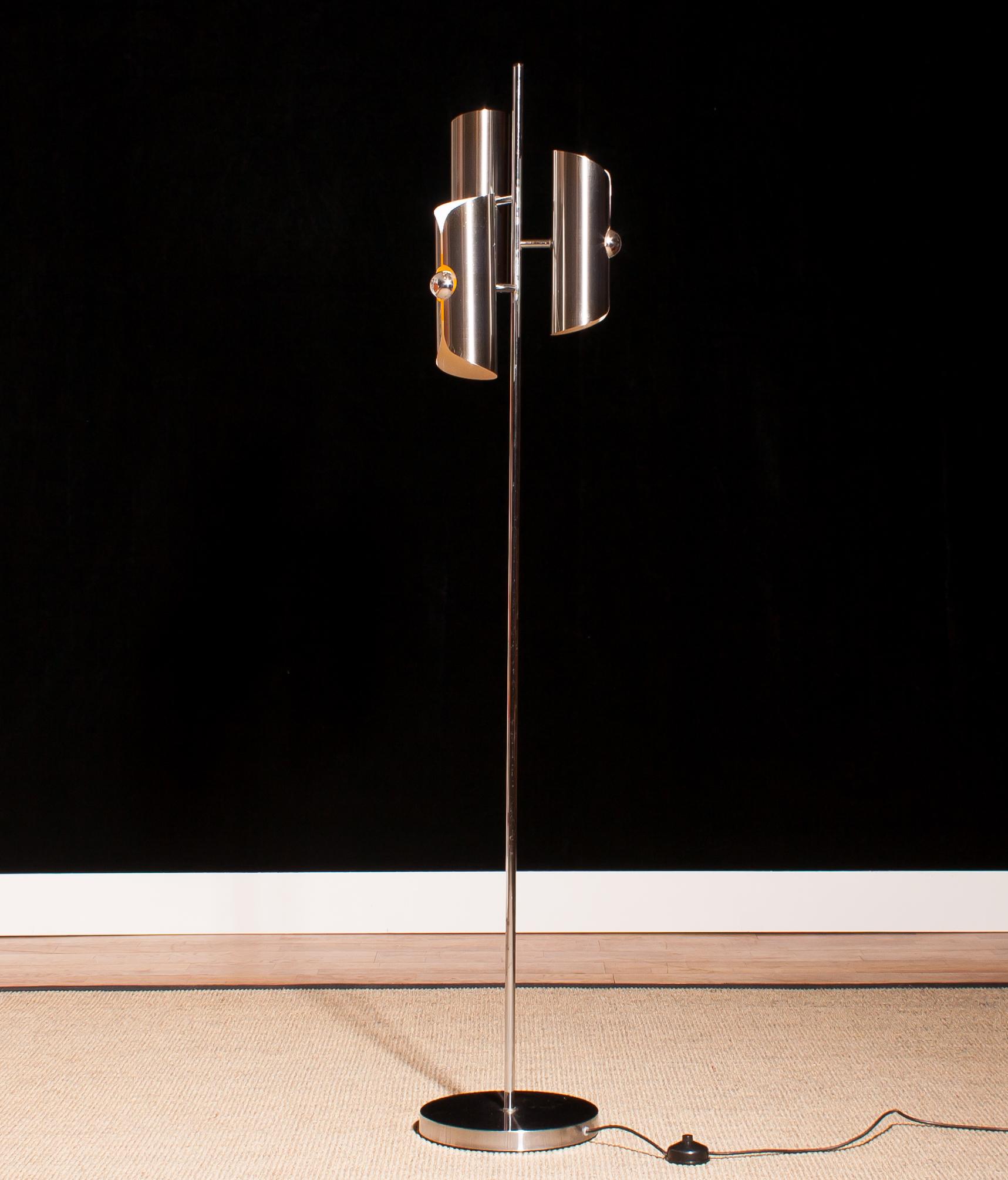 1970, Chrome and Steel Floor Lamp, Italy (Ende des 20. Jahrhunderts)