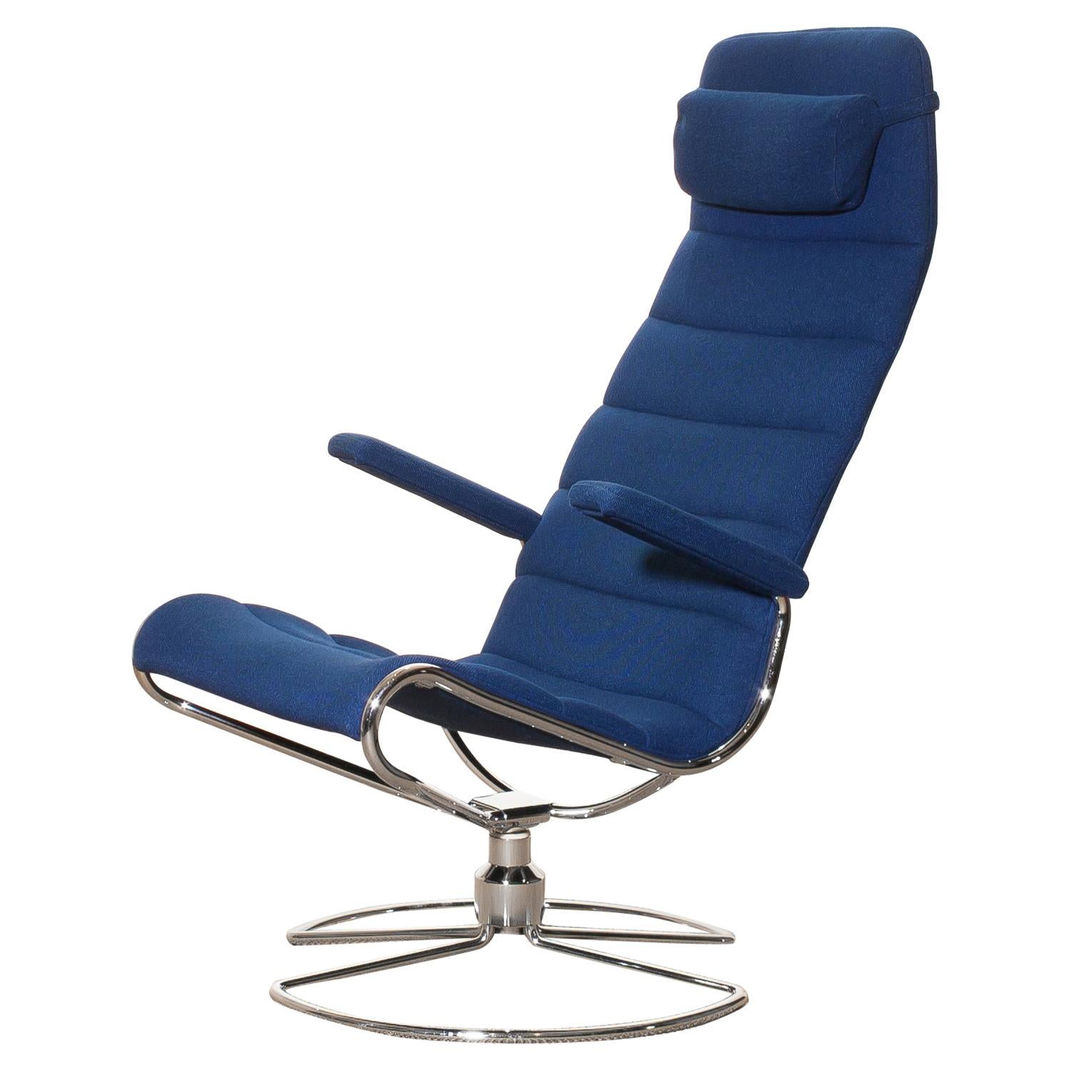 Beautiful 'Minister' chair designed by Bruno Mathsson.
It is upholstered with a Royal blue wooden fabric mounted on a swivel base of tubular chromed steel.
The chair is in very good condition,
Period 1980s.
Dimensions: H 109 cm, W 60 cm, D 77