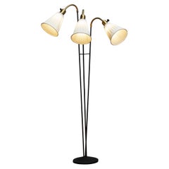 Lampadaire suédois vintage à trois bras en métal noir et laiton Suède années 1950