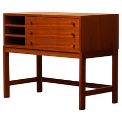 Sideboard aus Nussbaumholz von Karl Erik Ekselius für JOC Design Vetlanda Schweden. 1960er Jahre