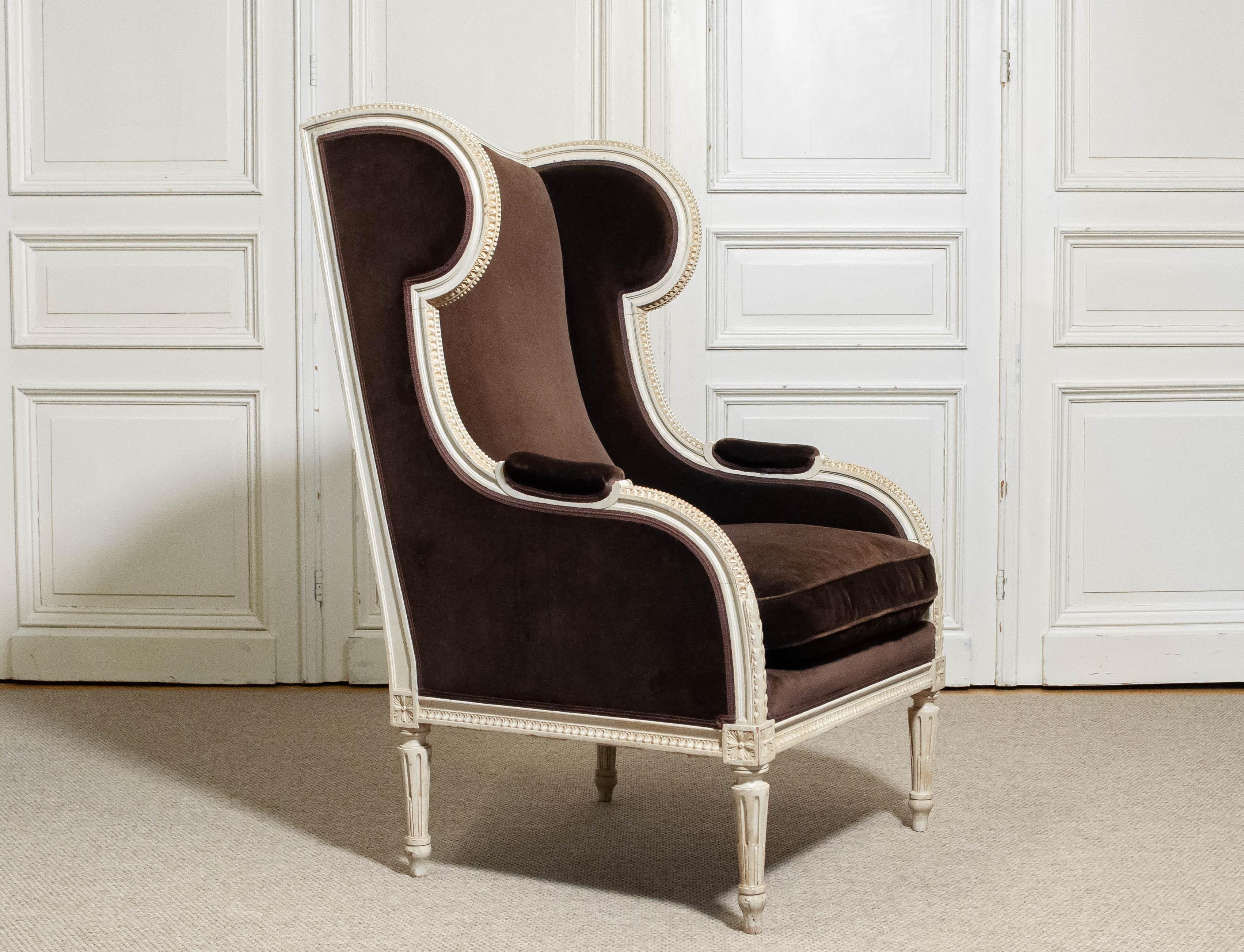 Français Fauteuil à dossier en velours brun de style Louis de France du XIXe siècle en vente