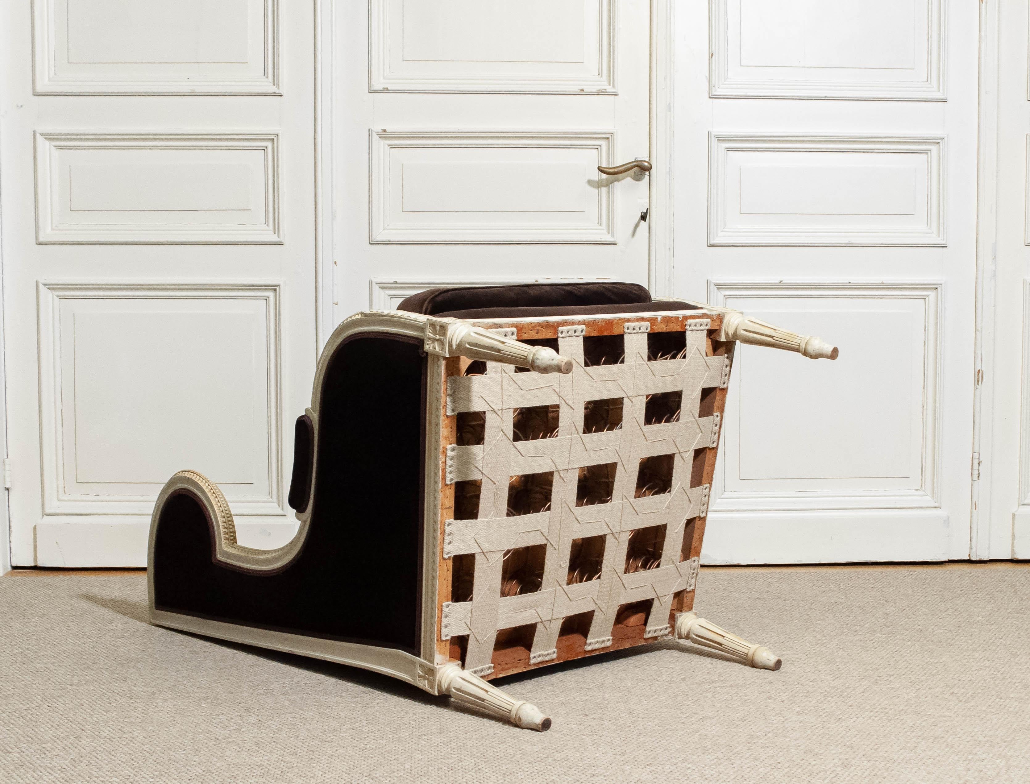Fauteuil à dossier en velours brun de style Louis de France du XIXe siècle en vente 4