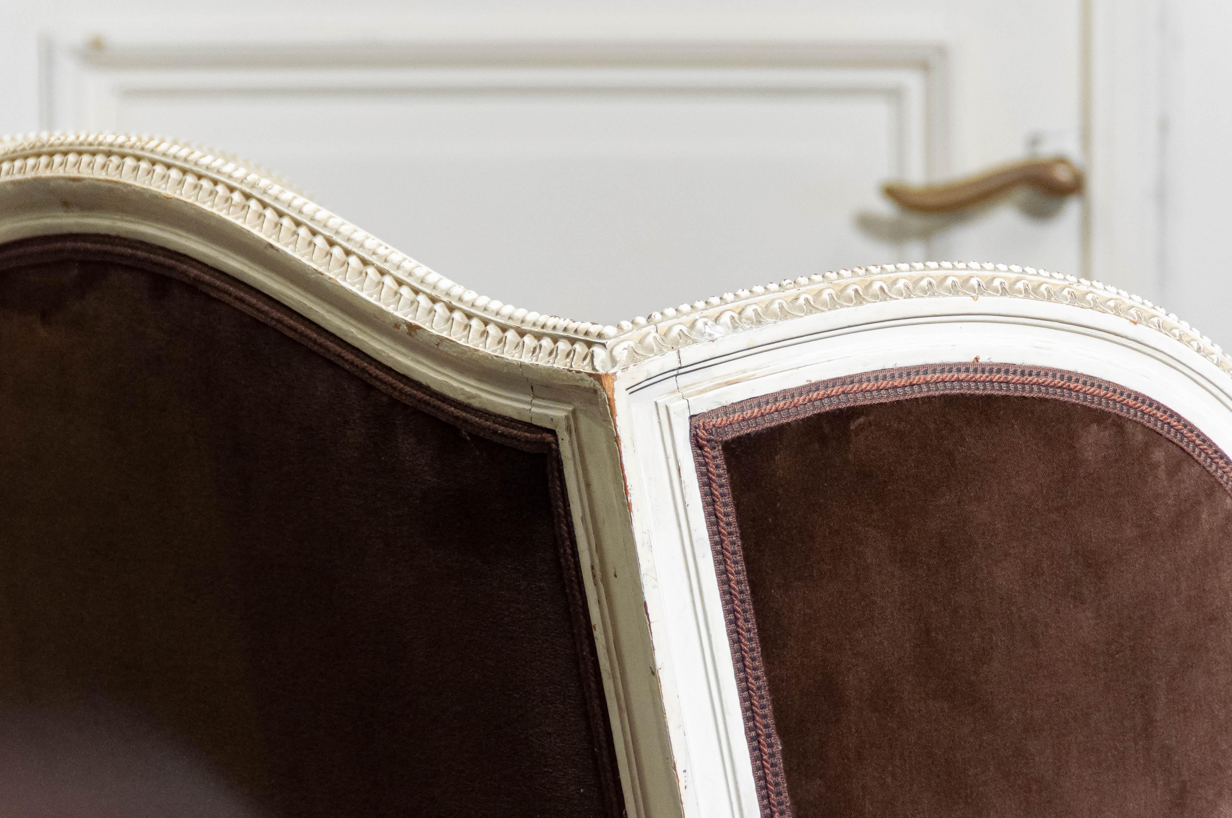 Fauteuil à dossier en velours brun de style Louis de France du XIXe siècle en vente 5