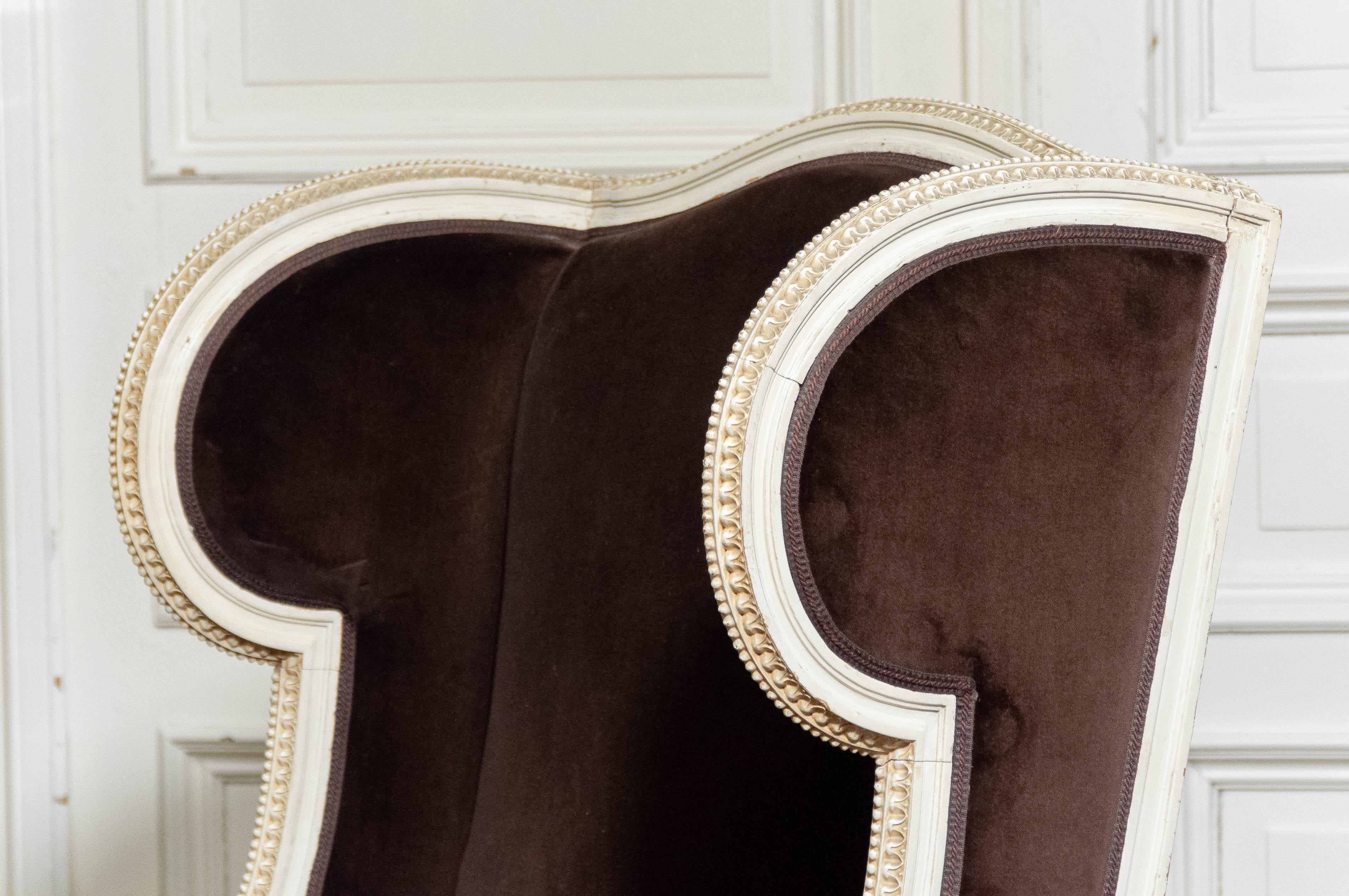 Fauteuil à dossier en velours brun de style Louis de France du XIXe siècle en vente 7