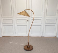 Lámpara de pie danesa de los años 40 con cable de papel, mimbre y roble