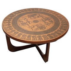 Mesa de centro circular de cobre rojo de estilo neoegipcio, de VAD Trevarefabrikk, Noruega, años 70