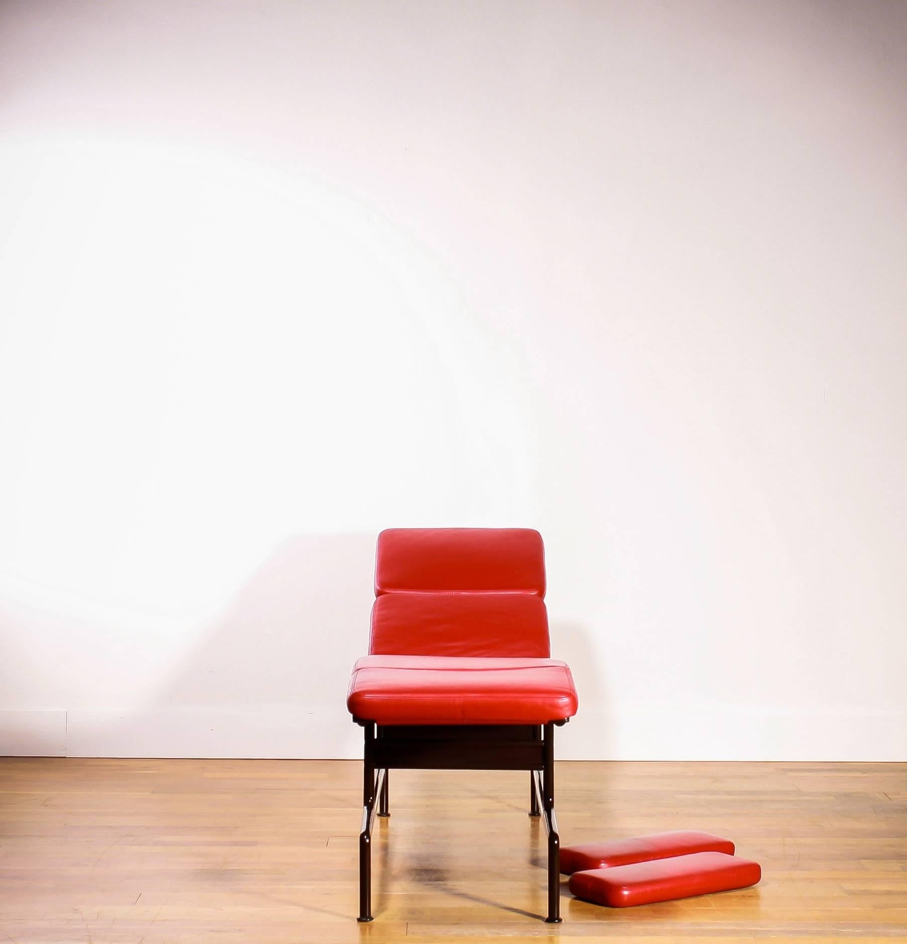 1968 Charles & Ray Eames for Billy Wilder, Red Leather Daybed / Padchair, ES106 In Excellent Condition In Silvolde, Gelderland