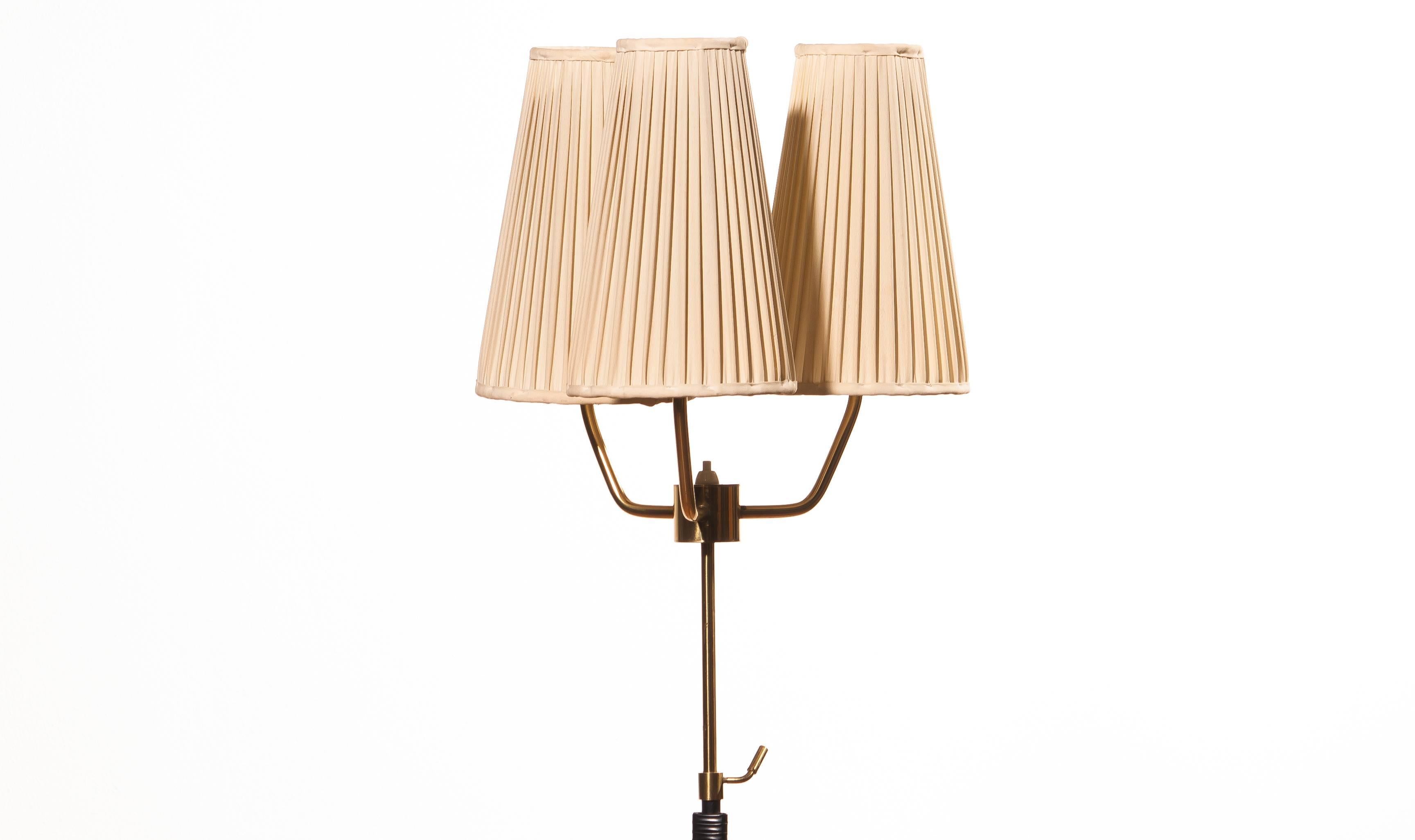 Extreme beautiful floor lamp by Falkenbergs Belysning.

The typical open base is made of metal and built up with brass parts with make it in total very beautiful.
E26 and E27 screw lamps 110 and 220 volts.

The height is adjustable between 126