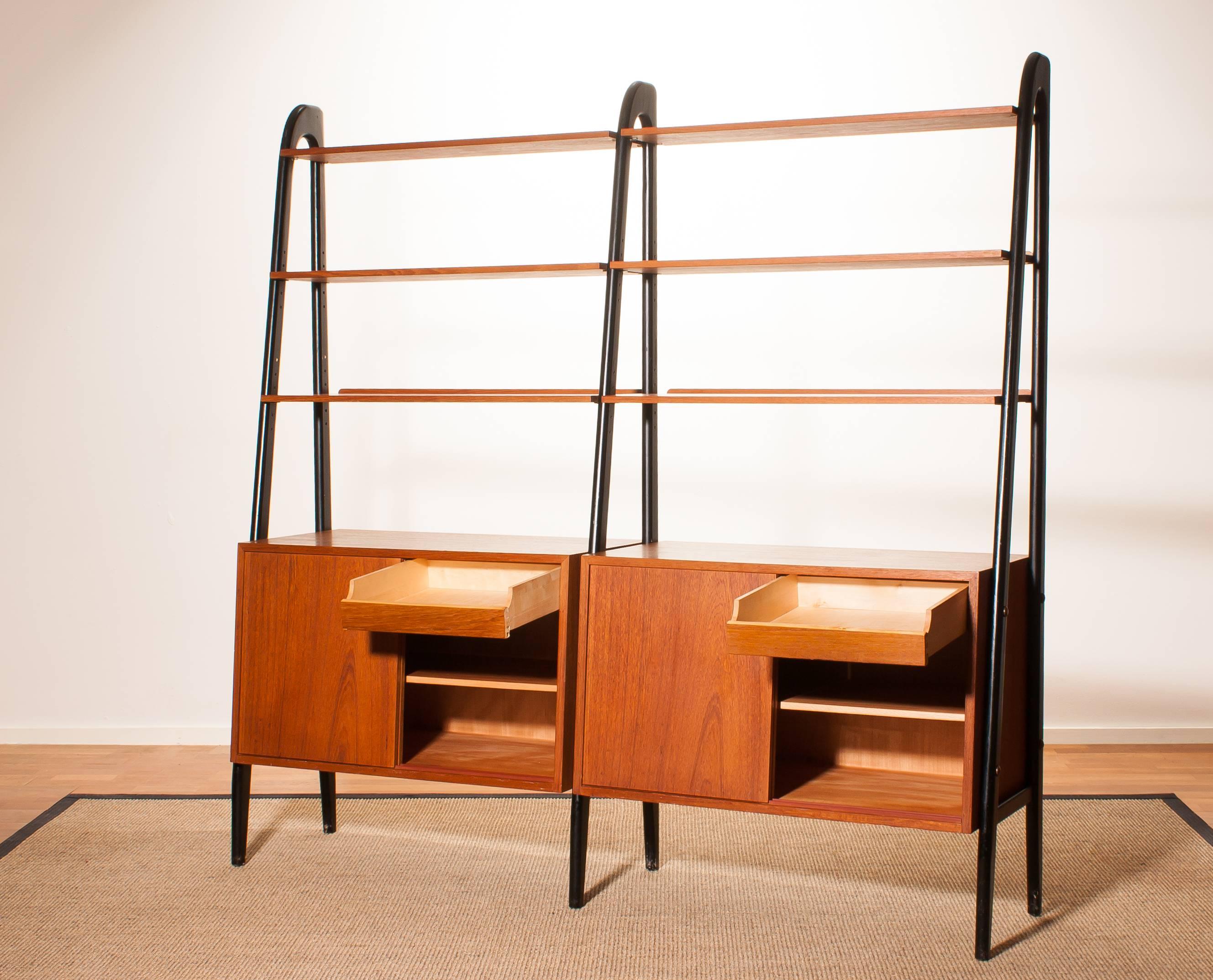 1950s, Beautiful Double Teak Bookcase Roomdivider Cabinet by Bertil Fridhagen In Excellent Condition In Silvolde, Gelderland