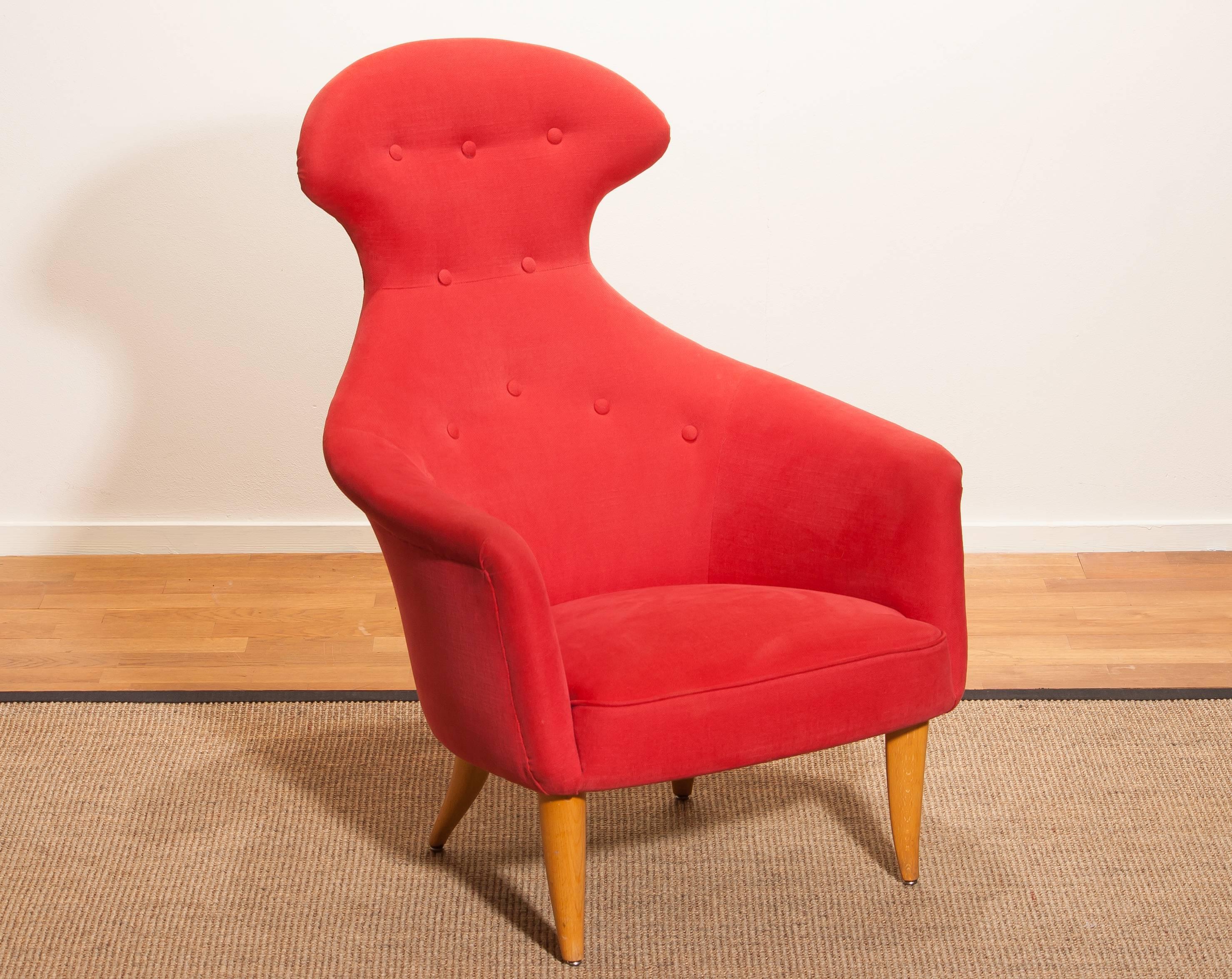 Beautiful armchair designed by Kerstin Hörlin-Holmquist.
The chair is produced by Nordiska Kompaniet.
This version is the 'Stora Eve' and is from a wooden frame with (newly upholstered ) red wool upholstering.
Period 1950-1959.
Dimensions: H 97