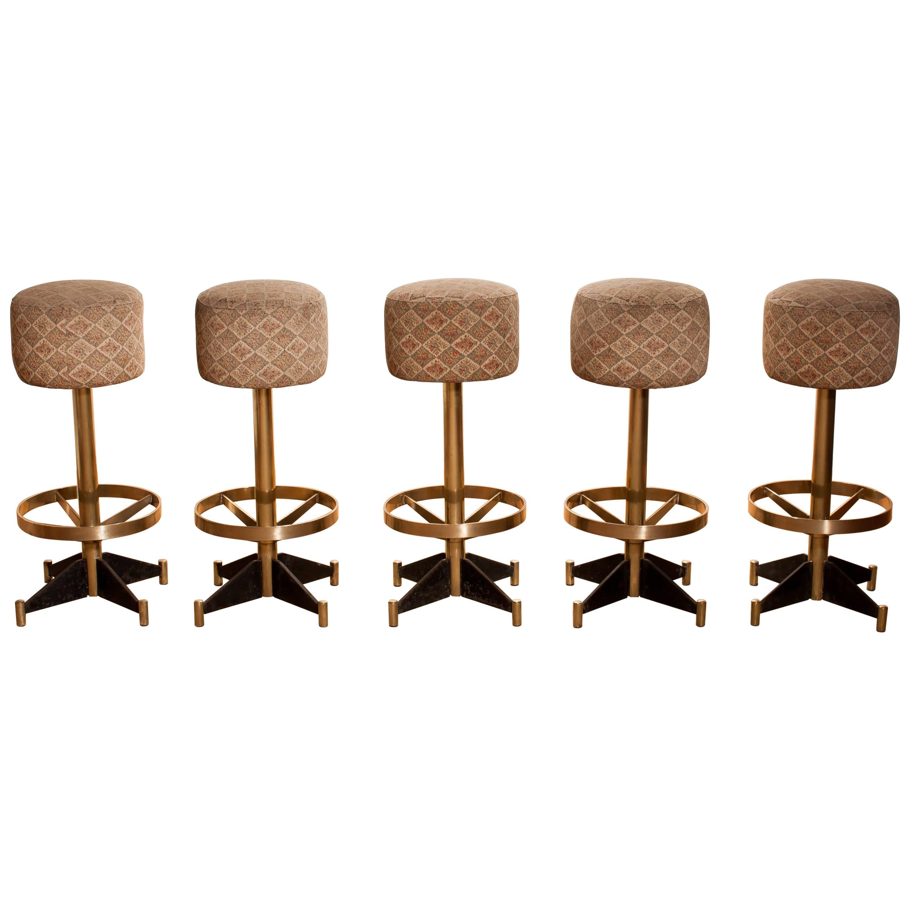 Magnificent set of five swivel bar stools from Italy.
The stools are made of brass and metal with fabric seatings which are reupholstered in the 1980s.
Period 1960s
Dimensions: H 82 cm, ø 46 cm (stand), ø 32 cm (seating).