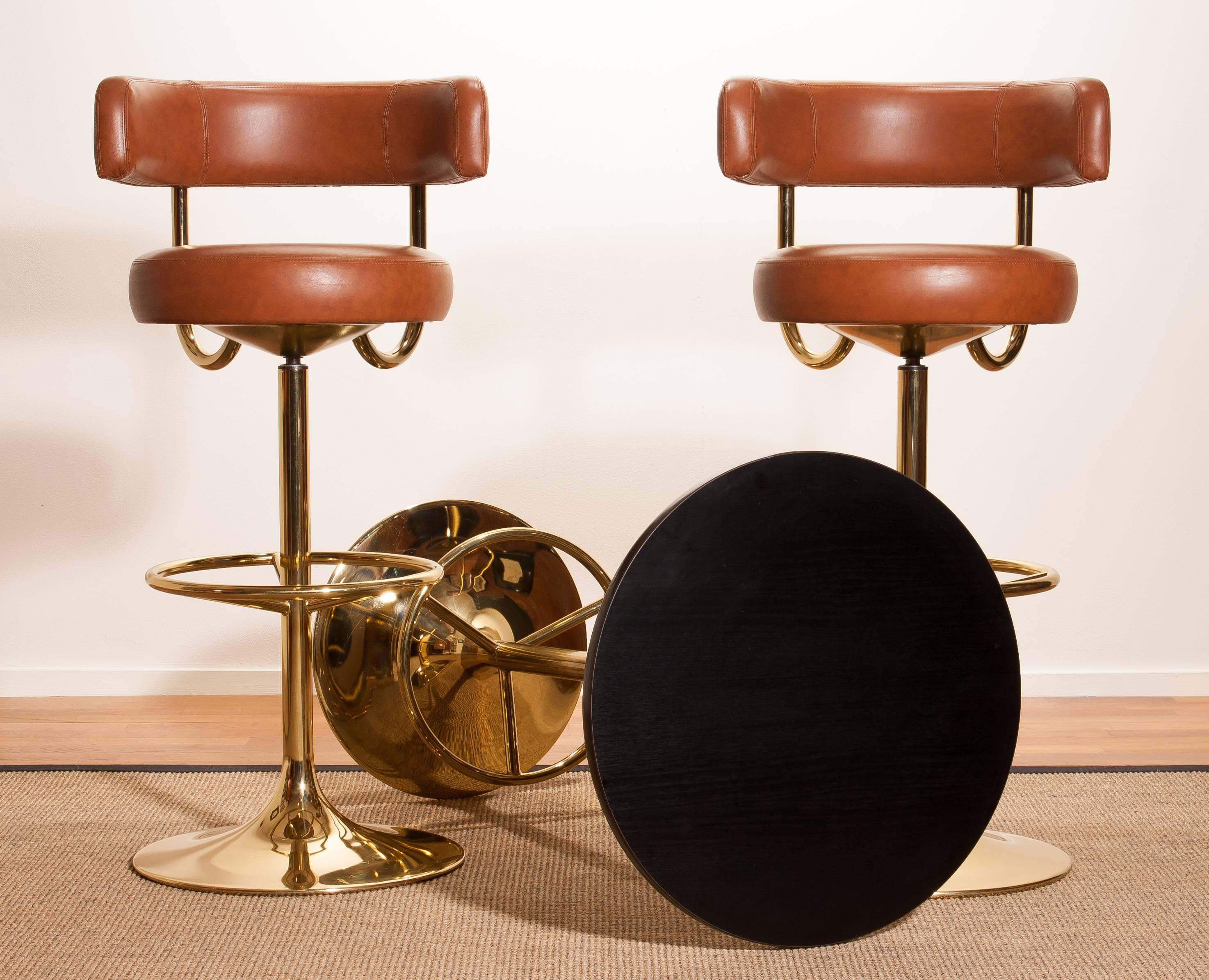 1970s, a Brass Set of Bar Stools and Bar Table by Börje Johanson In Excellent Condition In Silvolde, Gelderland