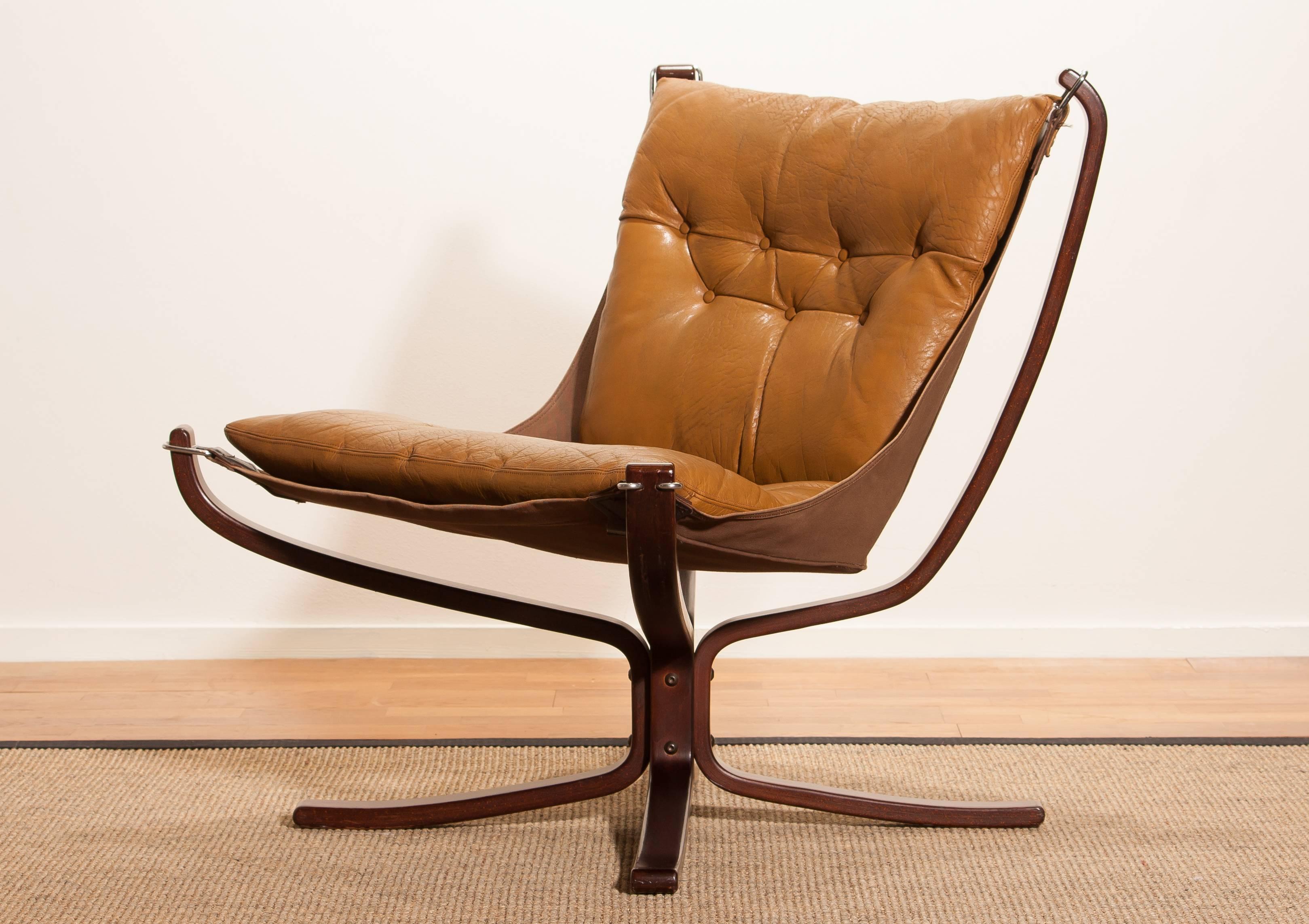Wonderful armchair designed by Sigurd Ressell Norway.
The chair is in a very nice original condition.
Both, the camel leather seating as the wooden frame are in excellent condition.
Period 1970s.
Dimensions: H 100 cm, W 80 cm, D 80 cm, SH 40