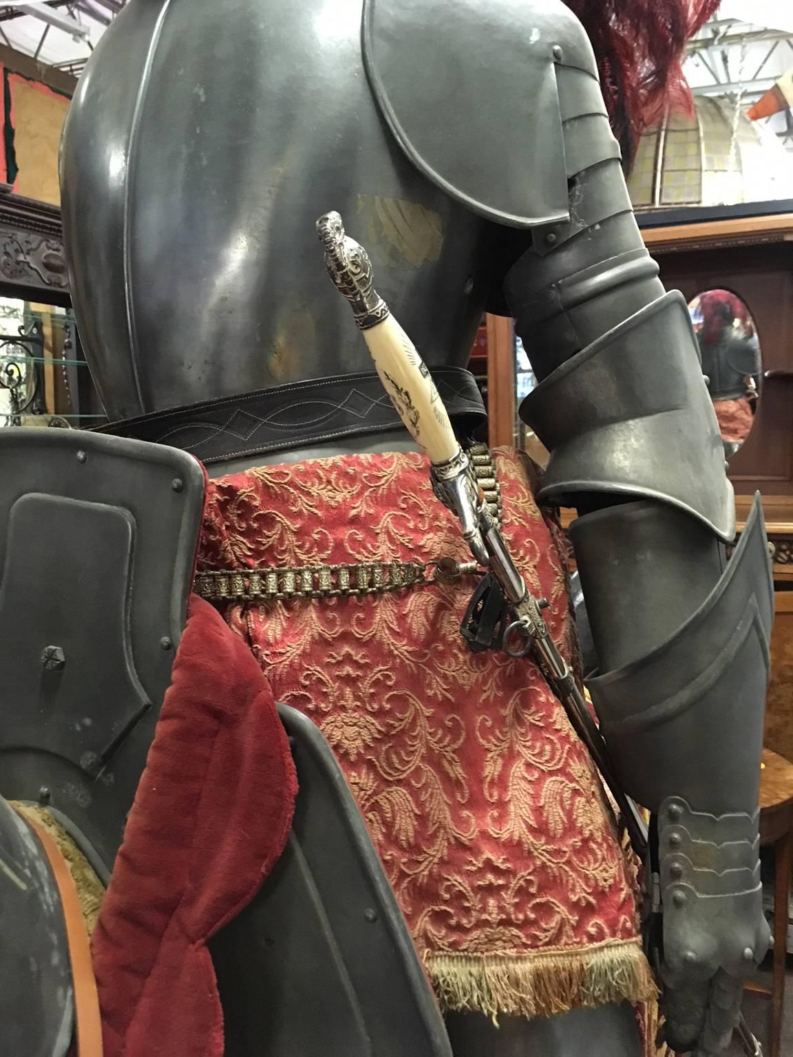 Knight and Horse Suits of Armor In Good Condition In Atlanta, GA
