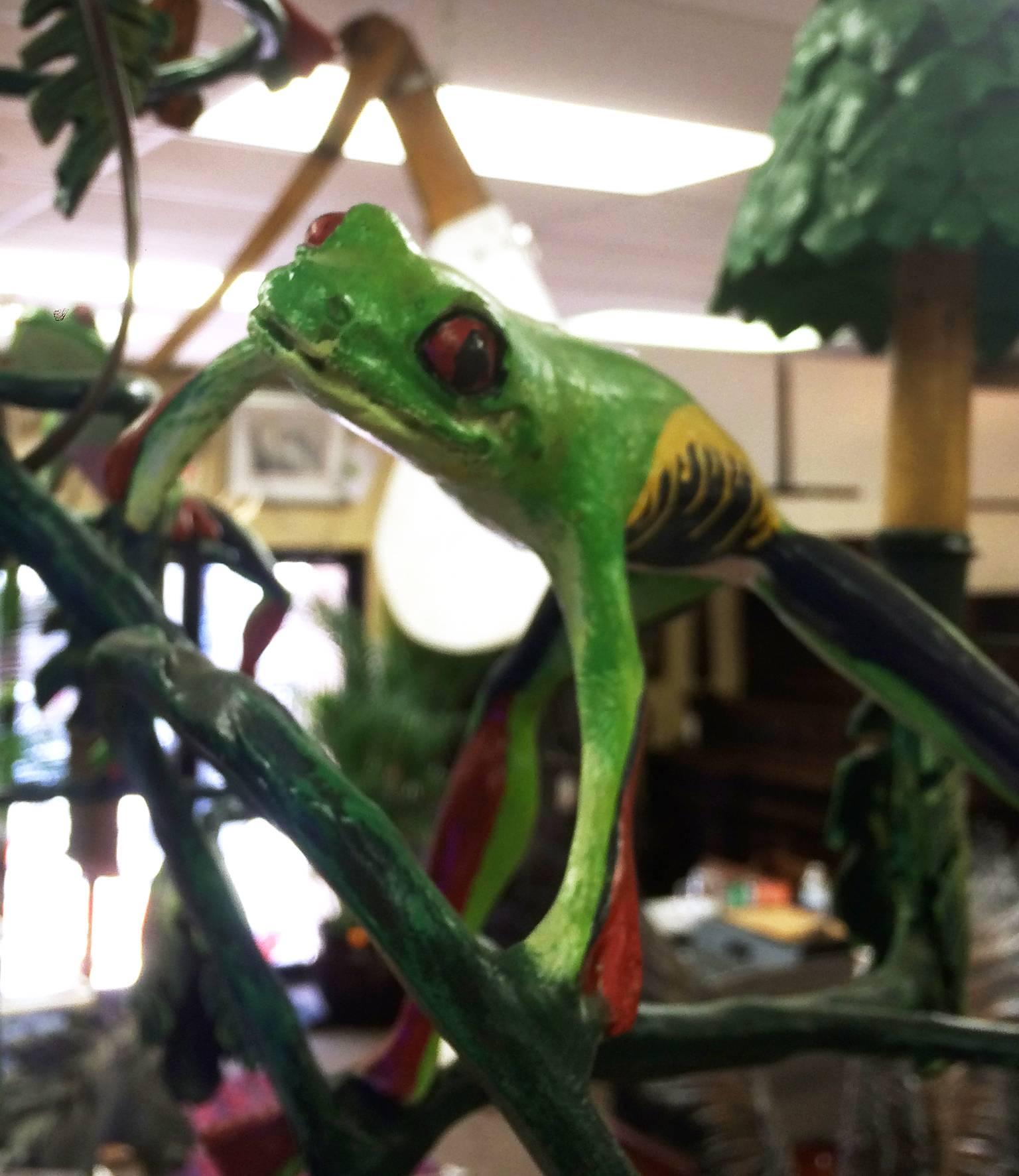 Tree Frog Chandelier In Good Condition In Atlanta, GA