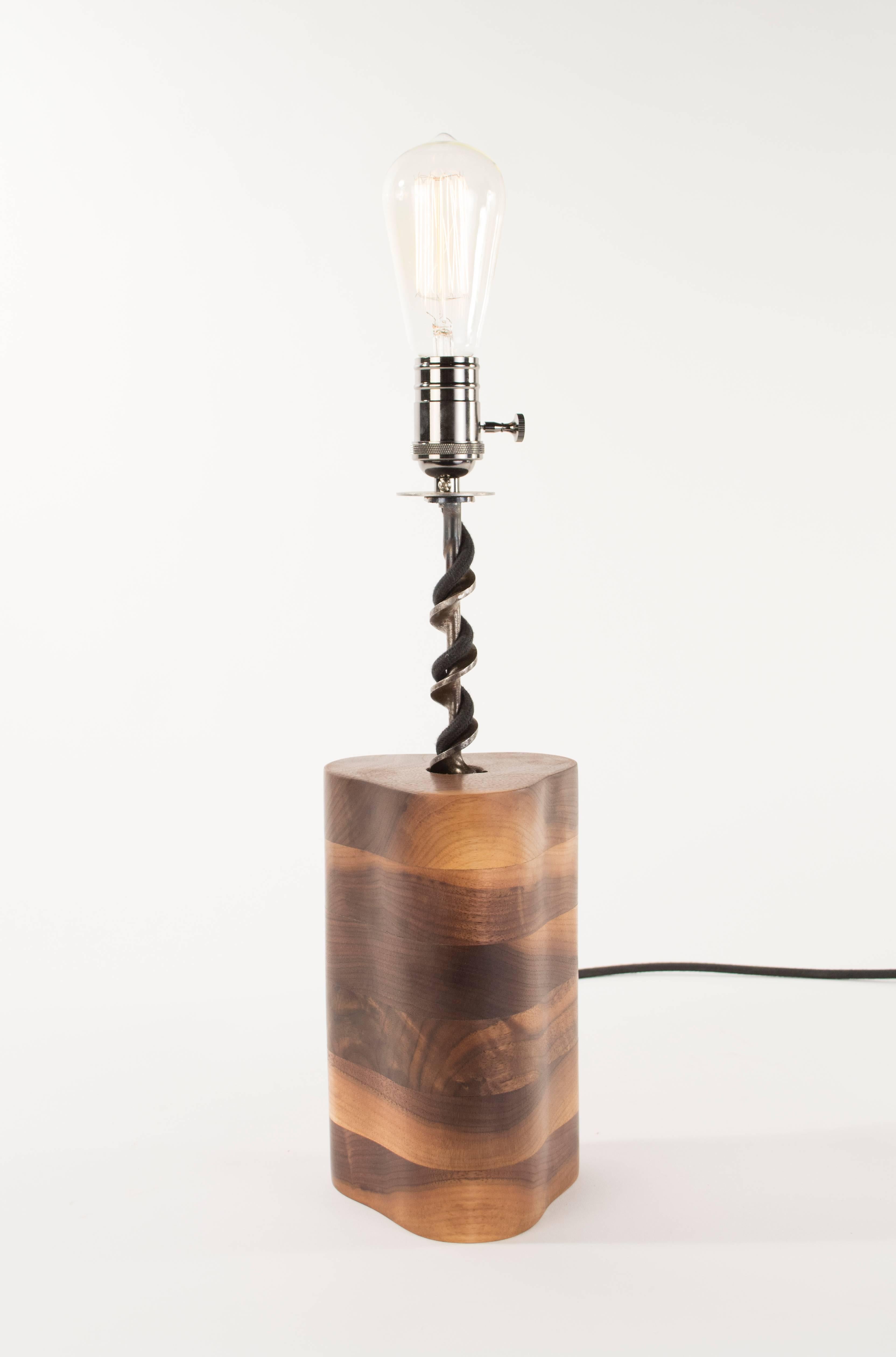 BITS Series No. 2 Table Lamp : sculpted walnut , antique drill bit , handmade (amerikanisch) im Angebot