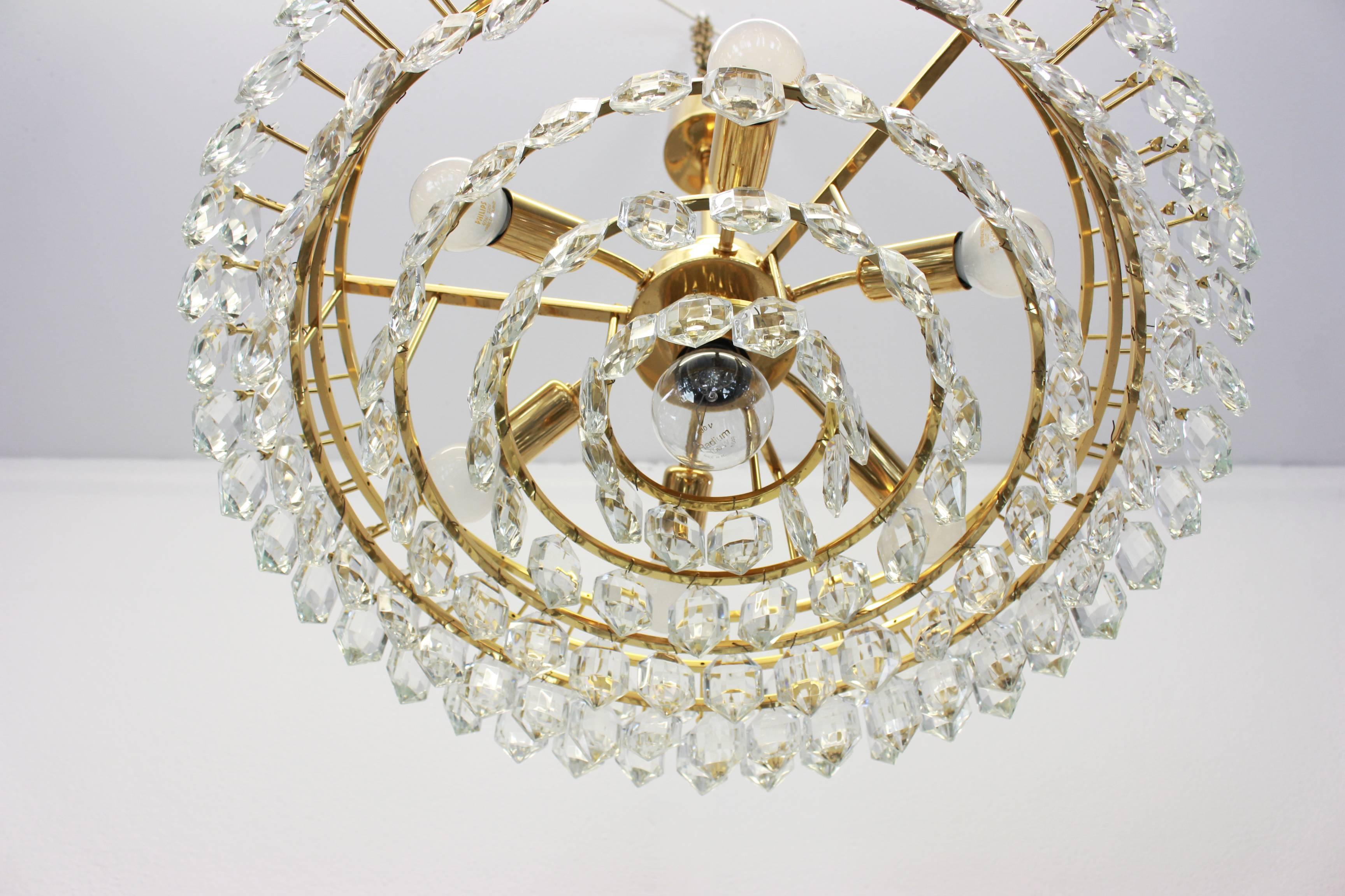 Bakalowits Chandelier, Brass and Crystal Glass, Austria, 1960s In Excellent Condition In Aachen, NRW