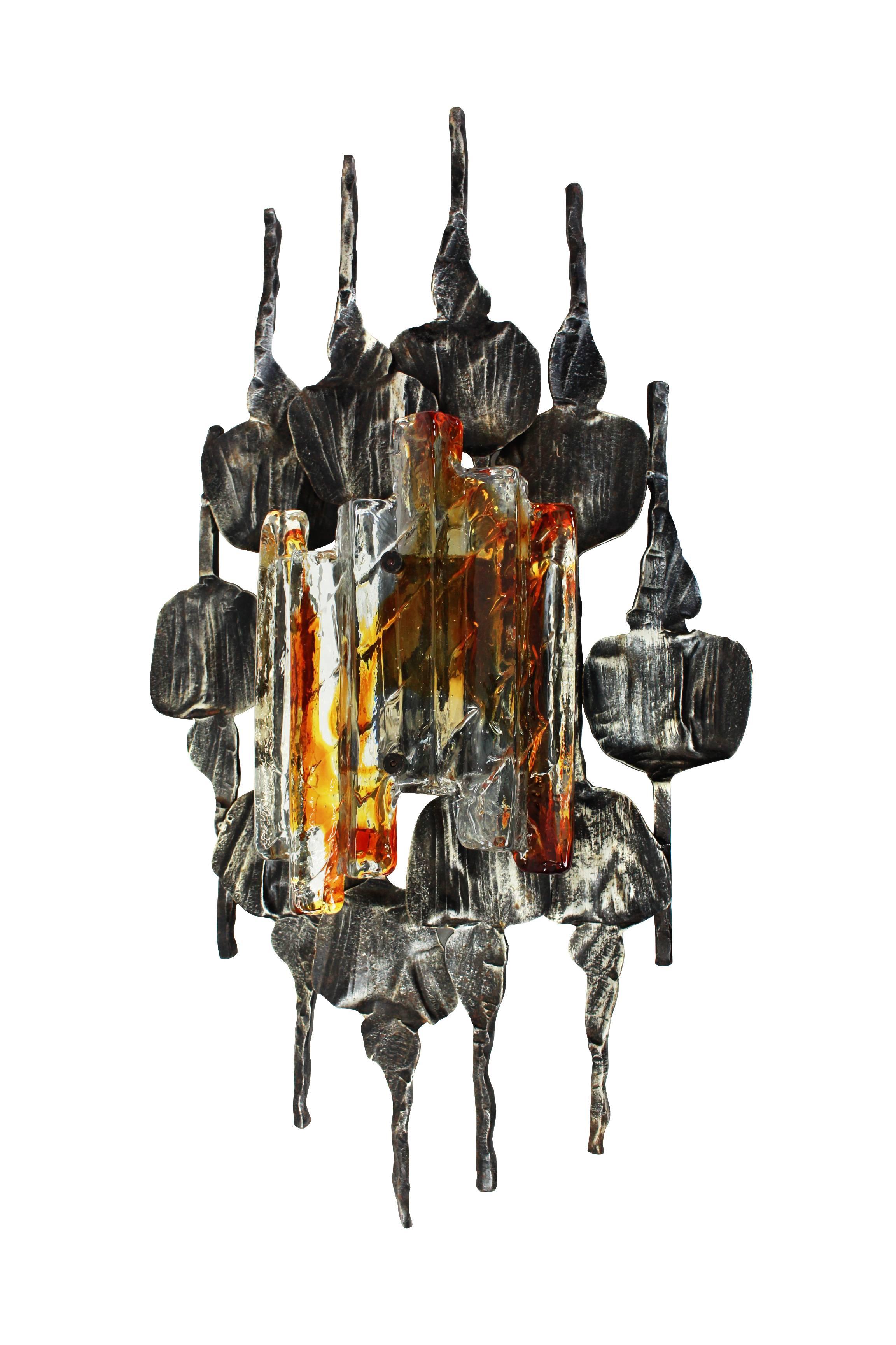 Wonderful pair of Mid-Century Brutalist wall sconces designed by Tom Ahlstrom and Hans Ehrlich, Sweden, circa 1960-1969.
Nice Brutalist shape with a unique Murano glass.

Each sconce needs one x E27 standard bulb.
Excellent condition.

Please