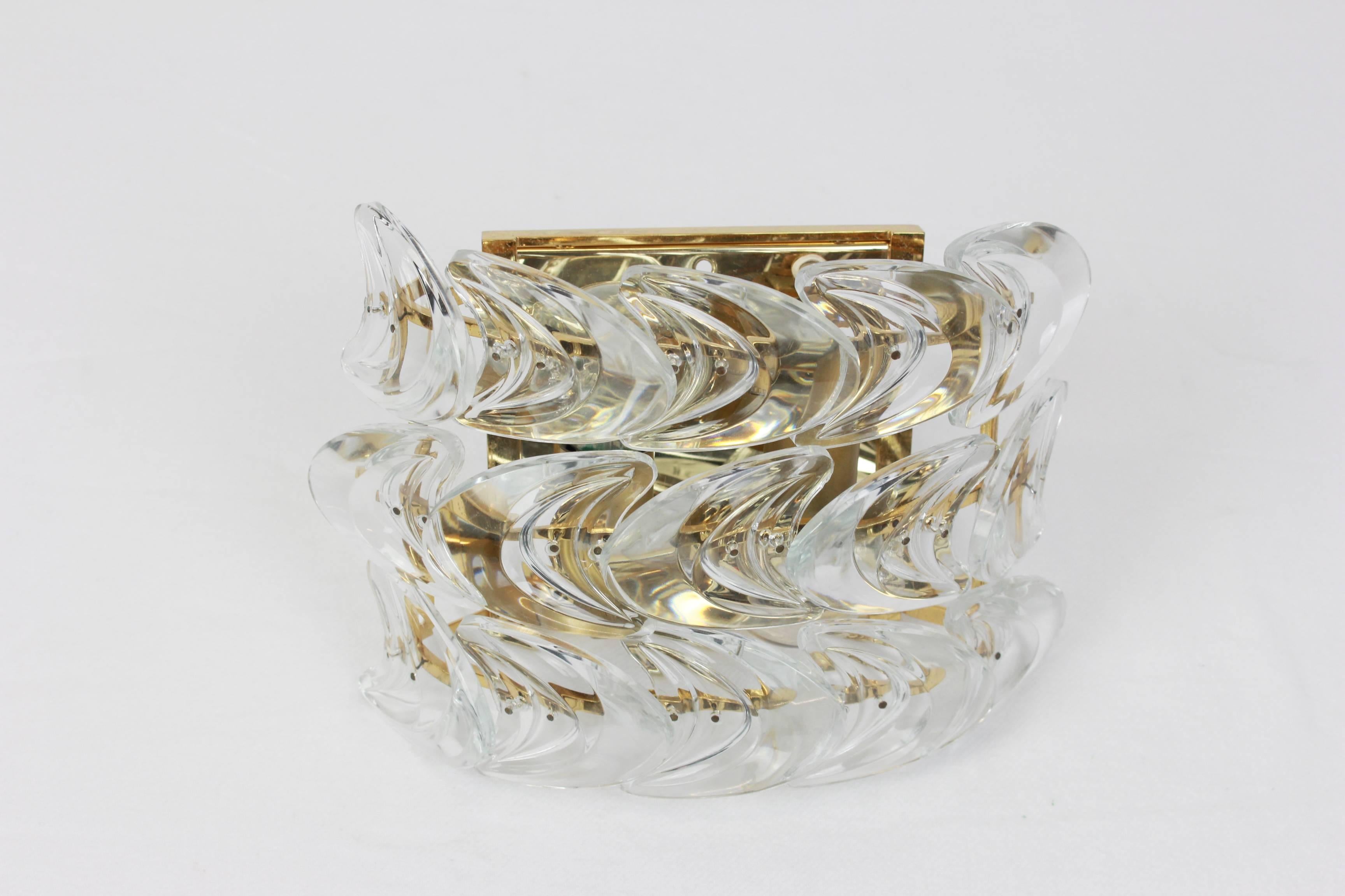 Mid-Century gold crystal glass wall sconce by Palwa, Germany.

 Best design from the 1970s.

Sockets: 2 x E14 small bulbs.

Very good condition.