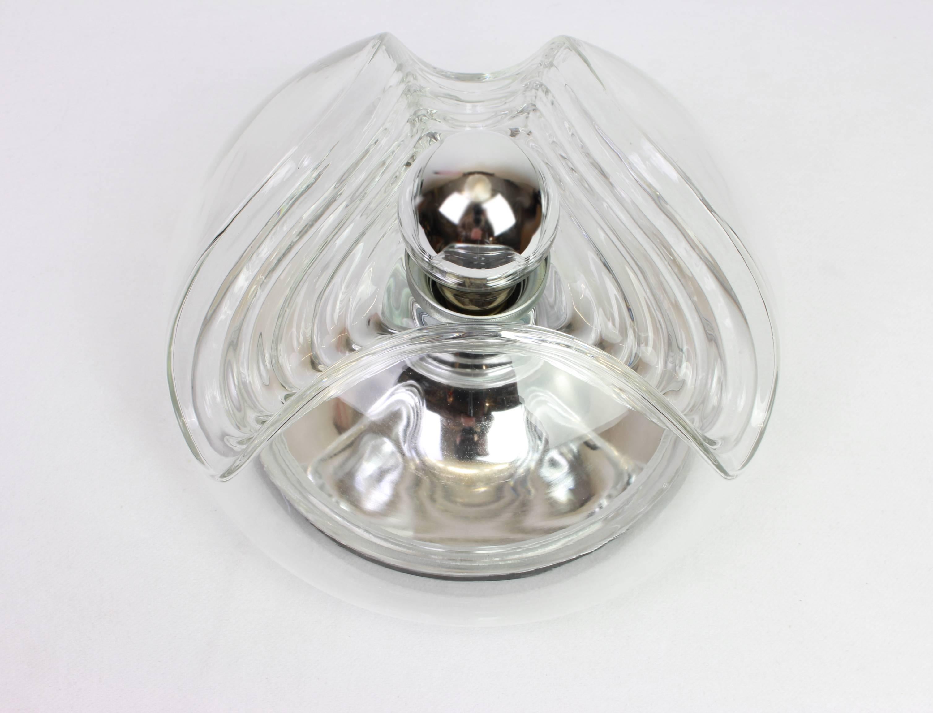 A special round biomorphic clear glass wall sconce or flush mount designed by Koch & Lowy for Peill & Putzler, manufactured in Germany, circa 1970s.

High quality and in very good condition. Cleaned, well-wired and ready to use. 

Each fixture