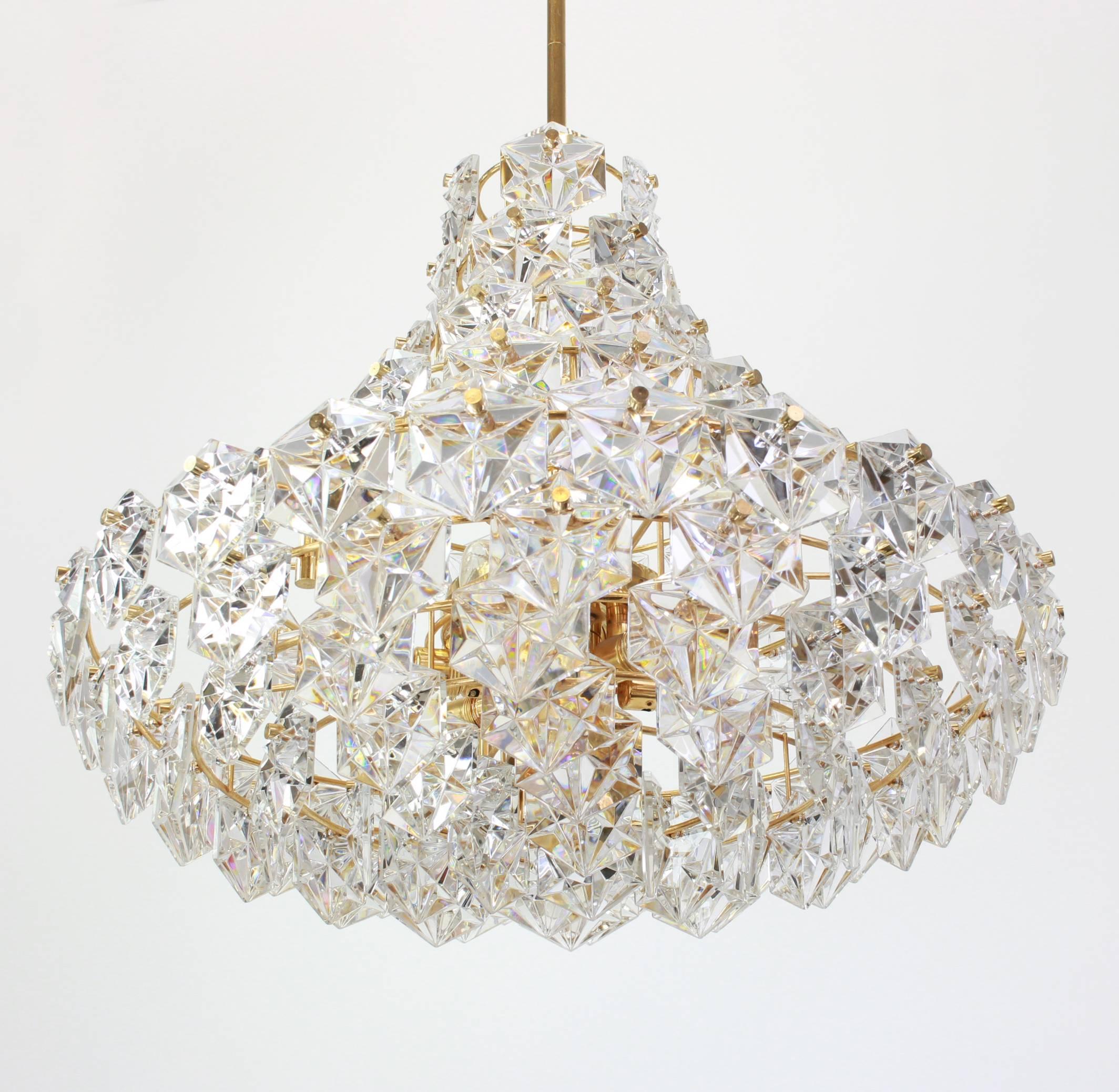 A stunning ten-tier chandelier by Kinkeldey, Germany, manufactured in circa 1970-1979. A handmade and high quality piece. The ceiling fixture and the frame are made of brass and has four rings with lots of facetted crystal glass elements.


High