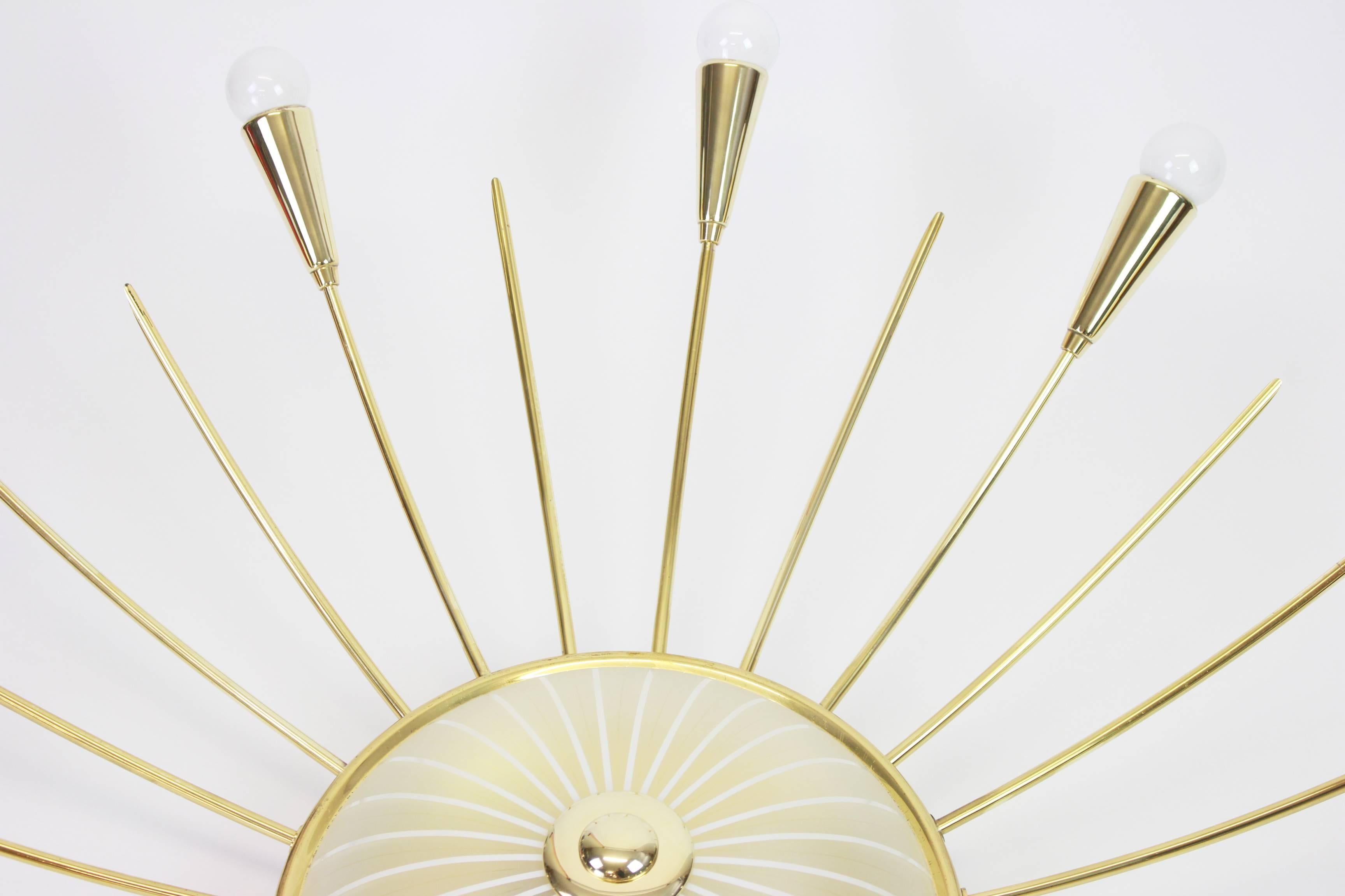 Huge Sunburst Brass & Glass Chandelier, Stilnovo Style, 1950s (Moderne der Mitte des Jahrhunderts)