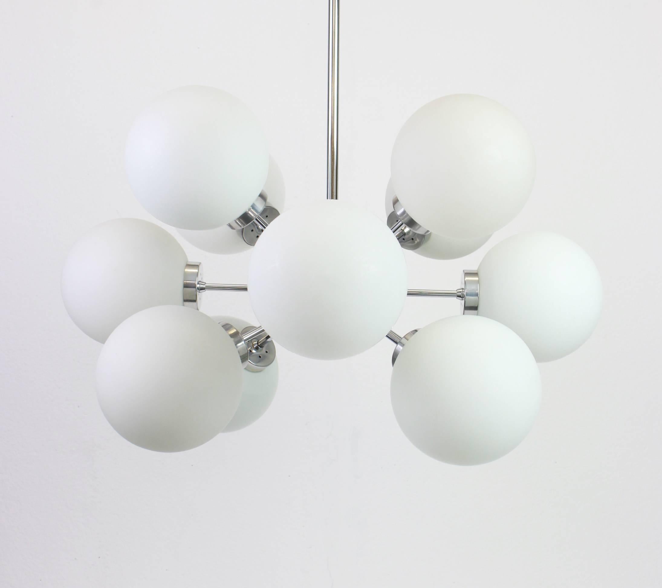 Stunning 12-Arm Sputnik Chandelier by Richard Essig, Germany, 1960s In Good Condition In Aachen, NRW