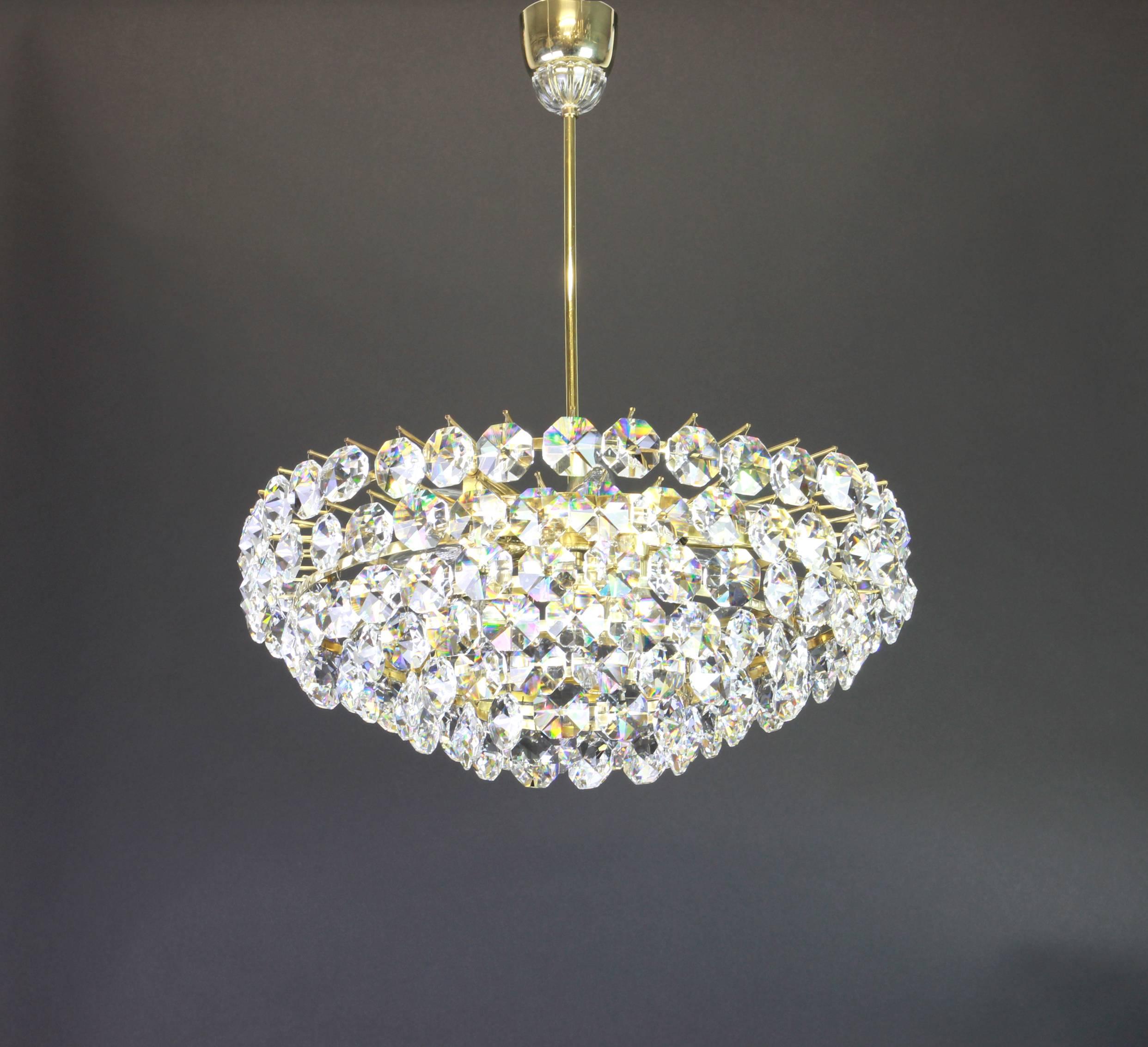 Bakalowits Chandelier, Brass and Crystal Glass, Austria, 1960s (Mitte des 20. Jahrhunderts)