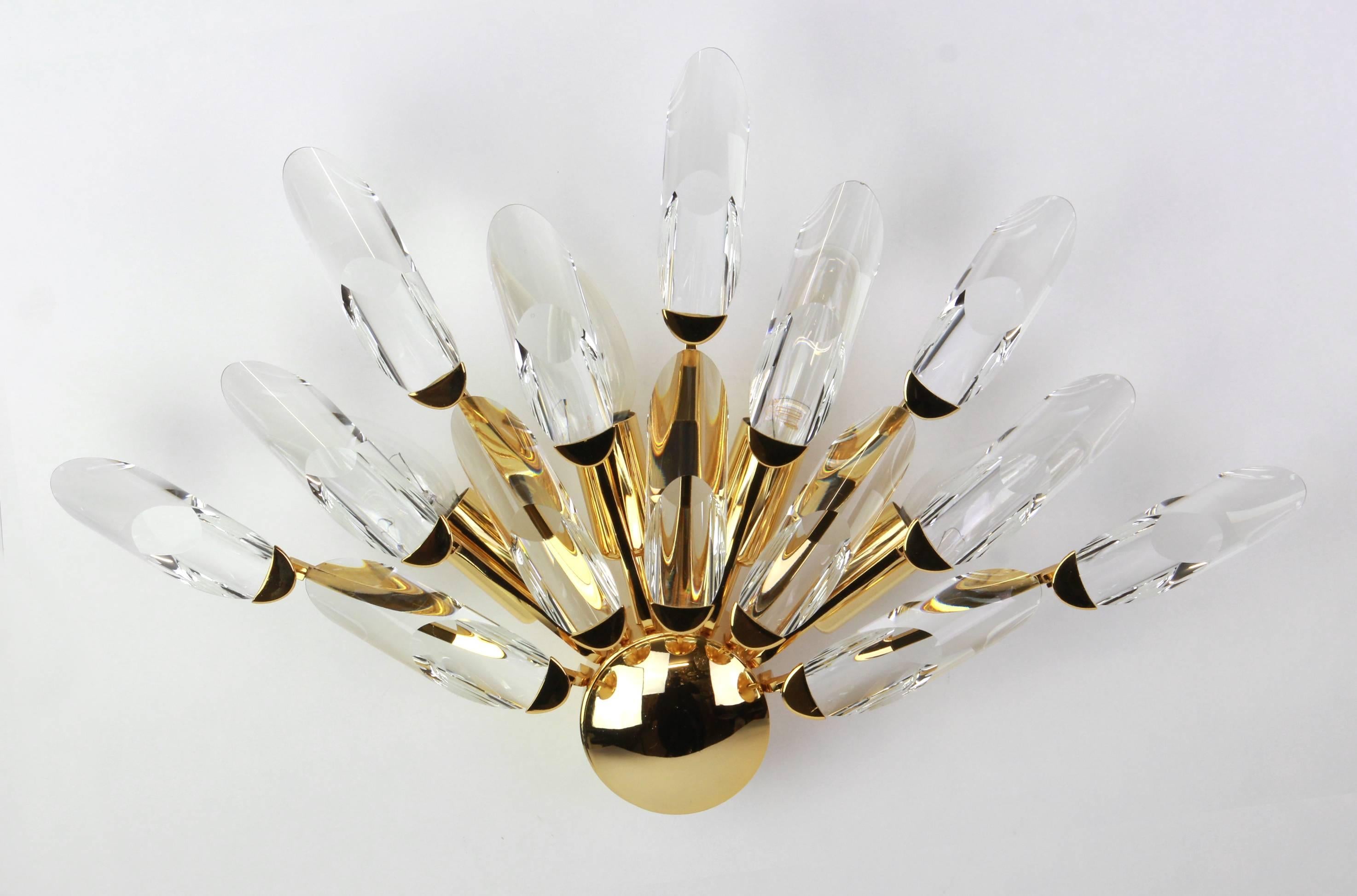 Stunning wall light by Stilkronen, Italy, manufactured in Mid-Century ( 1960s / 1970s). It is made of gold-plated( 24 Carat) brass with cut glasses.

High quality and in very good condition. Cleaned, well-wired and ready to use. 

The fixture
