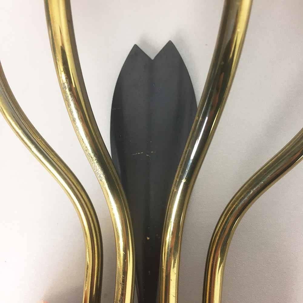 Mid-Century Modern Italian Wall Light in Metal and Brass, 1960s, Made in Italy For Sale