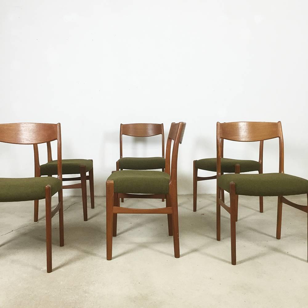 Set of six Danish teak dining chairs with green hopsak

manufactured by G. S. Glyngore Stolefabrik

made in Denmark

1960s


Set of six chairs, manufactured in Denmark by G. S. Glyngore Stolefabrik. the chairs are made from teak and have a