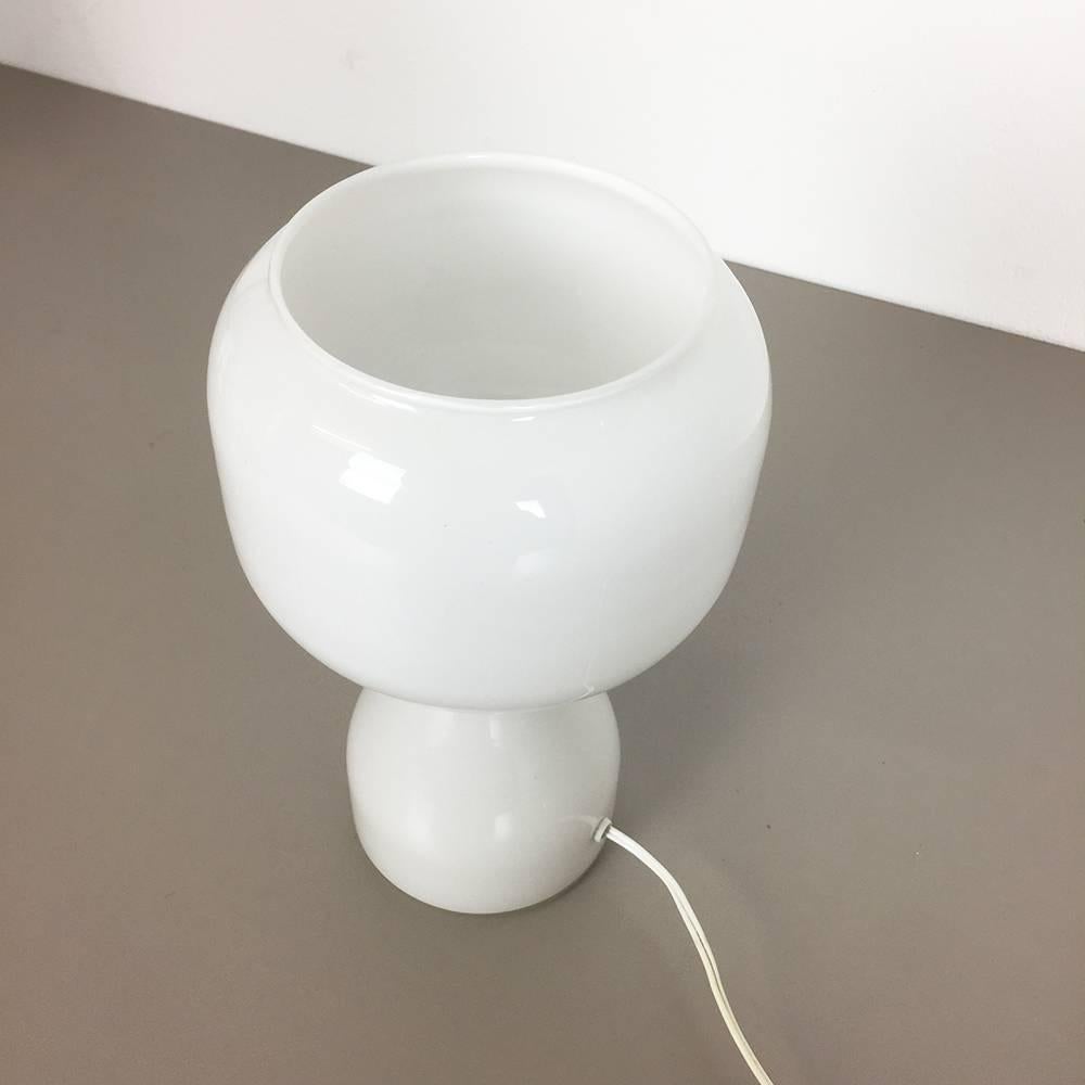 Artículo:

Luz de mesa


Origen:

Suecia


Productor:

probablemente Luxus Vittsjö, Suecia


Material:

vidrio soplado a mano


La edad:

1970s




Descripción:

Rara lámpara de mesa de los años 70 fabricada en Suecia.