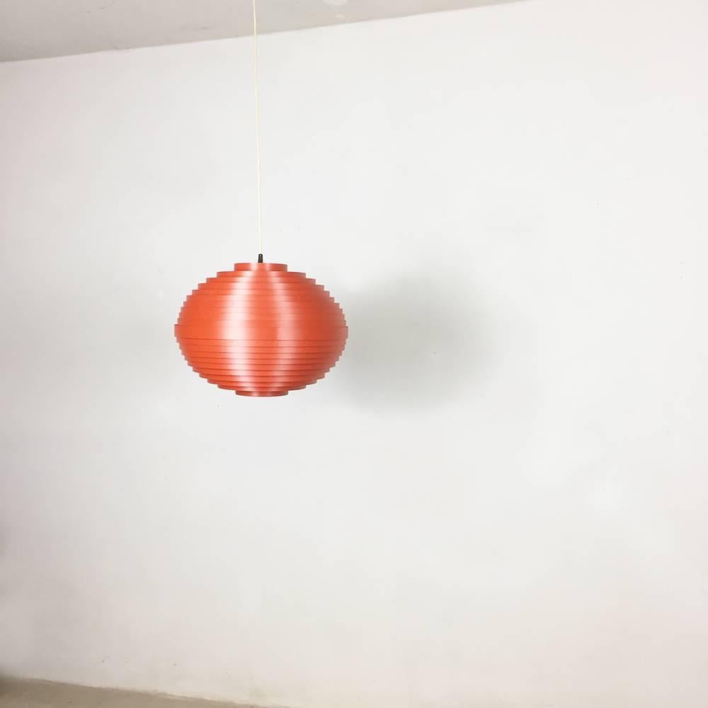 Hanging light


Producer:

Vest lights, Austria



Origin:

Austria



Age:

1960s




This 1960s hanging light was made by Vest Austria. The lampshade is made of solid metal, consisting of 21 laquered metal rings in red. The