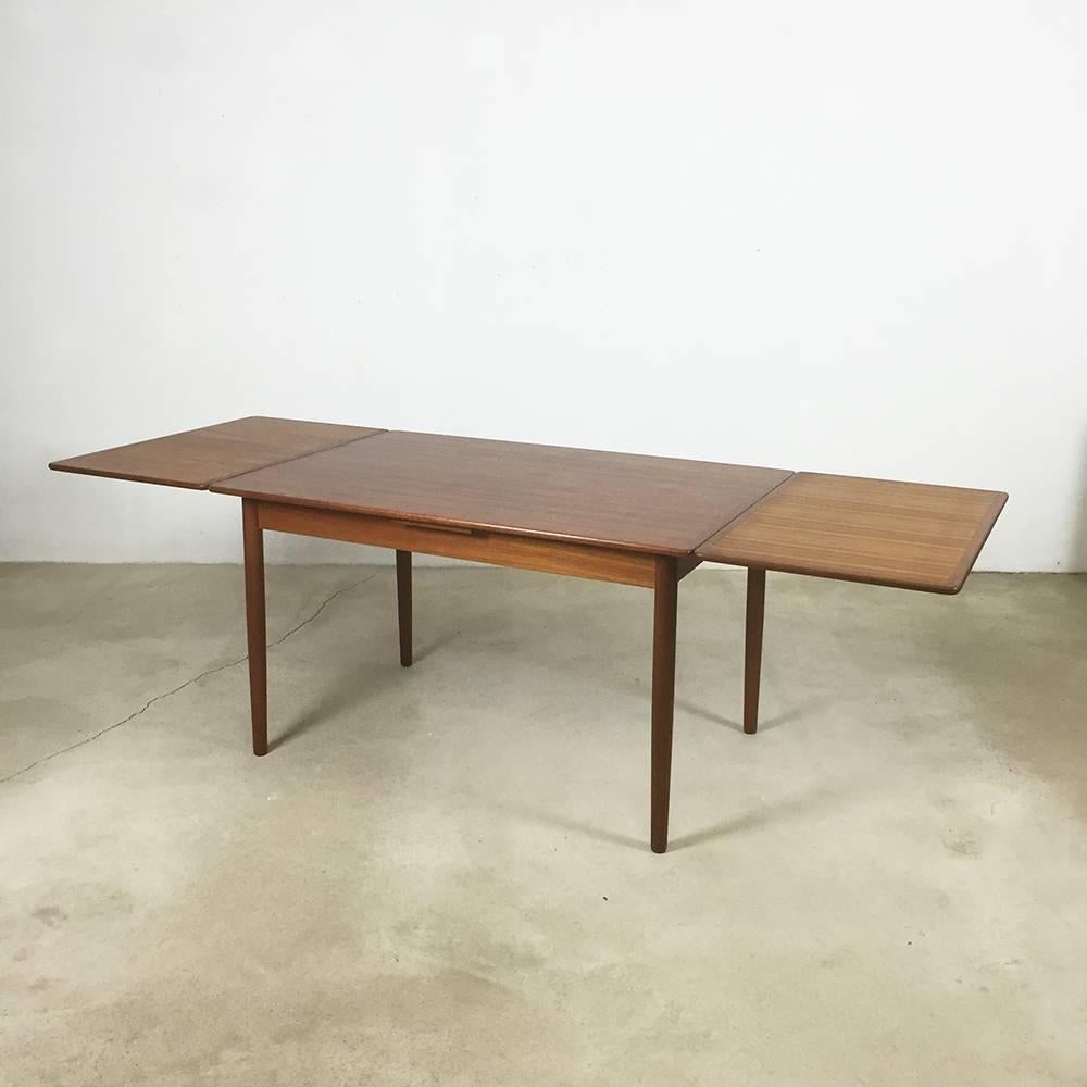 Danois Table de salle à manger en teck Willy Sigh pour H. Sigh and Sons Mobelfabrik, années 1960, Danemark en vente