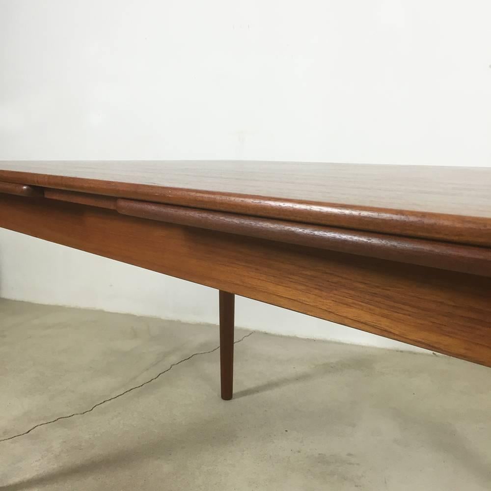 Teck Table de salle à manger en teck Willy Sigh pour H. Sigh and Sons Mobelfabrik, années 1960, Danemark