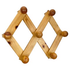 Large 7 hook Pine wood Wardrobe Coat Rack CHAPO PERRIAND Style, France 1970