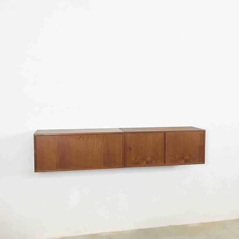 Modular wall unit

teak

designed by Kai Kristiansen, 1950s

producer Feldballes Møbelfabrik, Denmark

1960s.

This wall-mounted sideboard was designed by Kai Kristiansen in the 1950s. This particular sideboard was produced during the