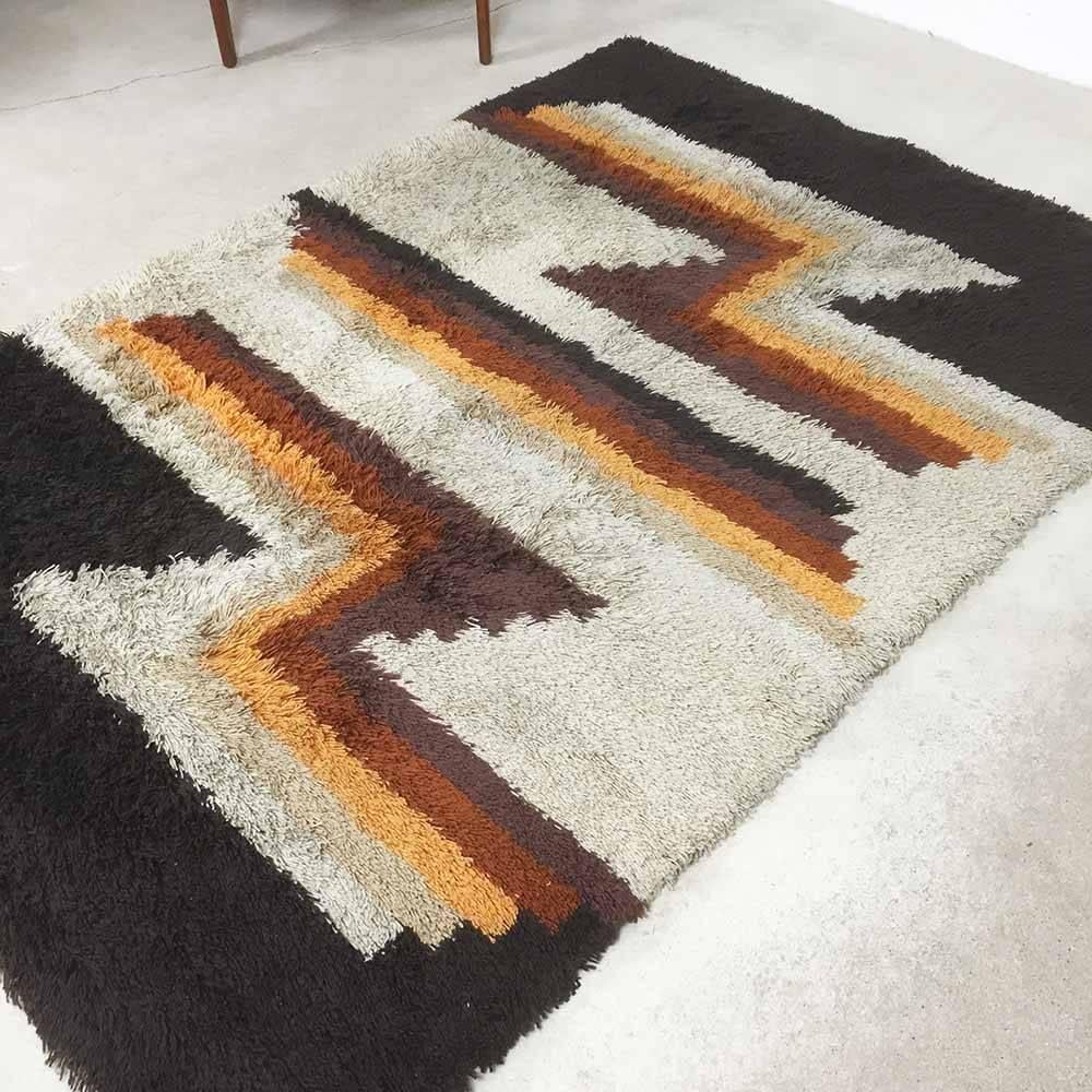 Modernist 1970s carpet rug object: Spectacular 1970s rug pop art style this rug is a great example of 1970s pop art interior. An interesting piece for every modern home in a lovely vintage condition. would fit well in any home with 1960s, 1970s