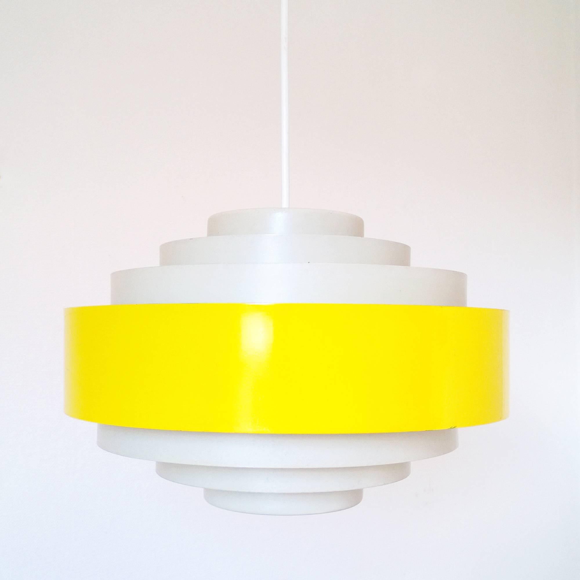 Ultra Pendant

Made in Denmark

Producer: Fog and Morup, Denmark

Design: Jo Hammerborg, 1963

Decade: 1960s

Rare 1960s Jo Hammerborg Ultra Pendel, in white-beige and yellow. All original very good vintage condtion with original Fog and