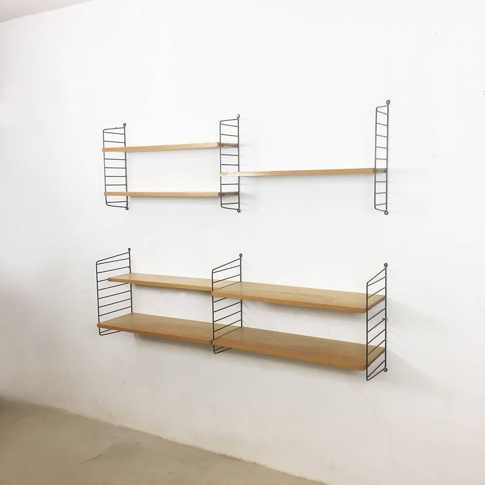 String regal wall unit

Made in Sweden

Bokhyllan ’THE LADDER SHELF’

Design: Nils und Kajsa Strinning, 1949

The architect Nisse Strinning was born in 1917. From 1940-1947 he studied architecture in Stockholm, before he designed the