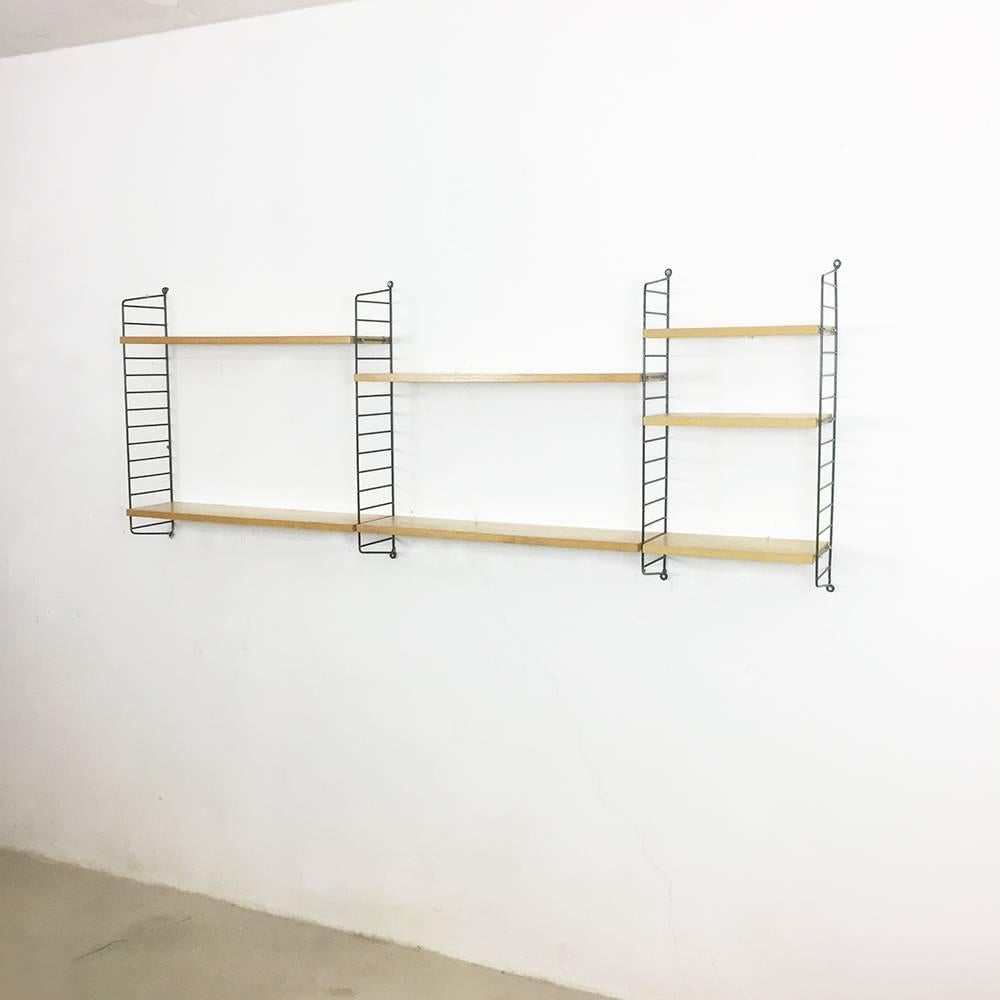 String regal wall unit

Made in Sweden

Bokhyllan ’the ladder shelf’

Design: Nils und Kajsa Strinning, 1949

The architect Nisse Strinning was born in 1917. From 1940 to 1947 he studied architecture in Stockholm, before he designed the