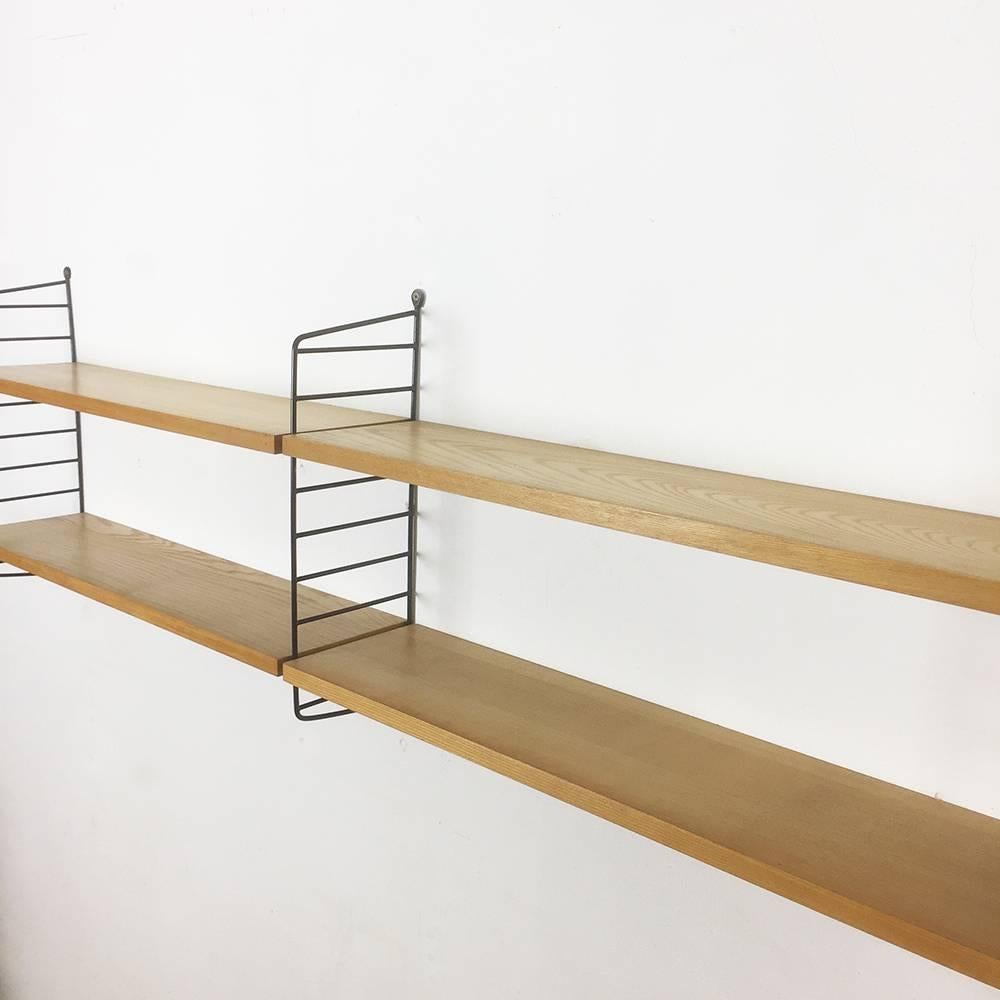 String regal wall unit

Made in Sweden

Bokhyllan ’The Ladder Shelf’

Design: Nils Und Kajsa Strinning, 1949

The architect Nisse Strinning was born in 1917. From 1940-1947 he studied architecture in Stockholm, before he designed the