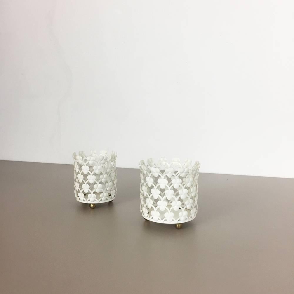 Article:

Set of two modernist metal plant pots element


Origin:

France


Decade:

1960s


   

This original set of two modernist plant pots was produced in the 1960s in France. It is made of white lacquered metal with nice op