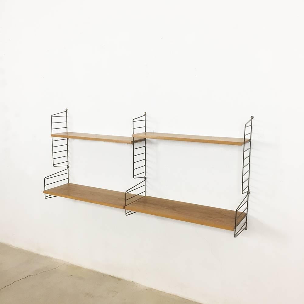 String regal wall unit

Made in Sweden

Bokhyllan ’The Ladder Shelf’

Design: Nils und Kajsa Strinning, 1949

The architect Nisse Strinning was born in 1917. From 1940-1947 he studied architecture in Stockholm, before he designed the