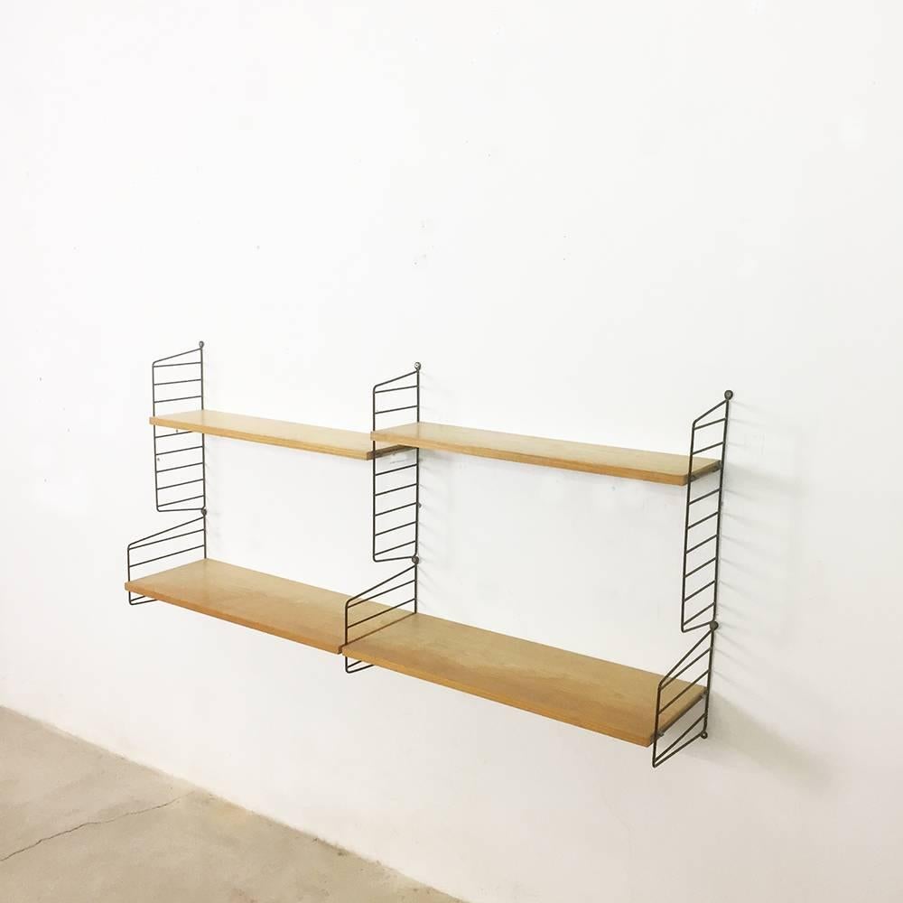 String regal wall unit

Made in Sweden

Bokhyllan ’the ladder shelf’

Design: Nils’s und Kajsa Strinning, 1949

The architect Nisse Strinning was born in 1917. From 1940-1947 he studied architecture in Stockholm, before he designed the