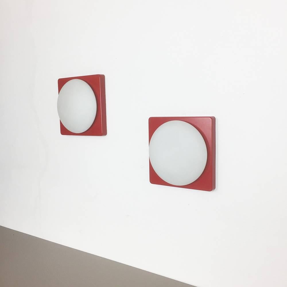 Article:

Set of two cubic wall lights



Producer:

Neuhaus Leuchten Germany


Age:

1970s


set of 2 original 70s german modernist wall Lights made of solid metal with a frosted glass shade in the middle. this light was designed by Rolf Krüger for