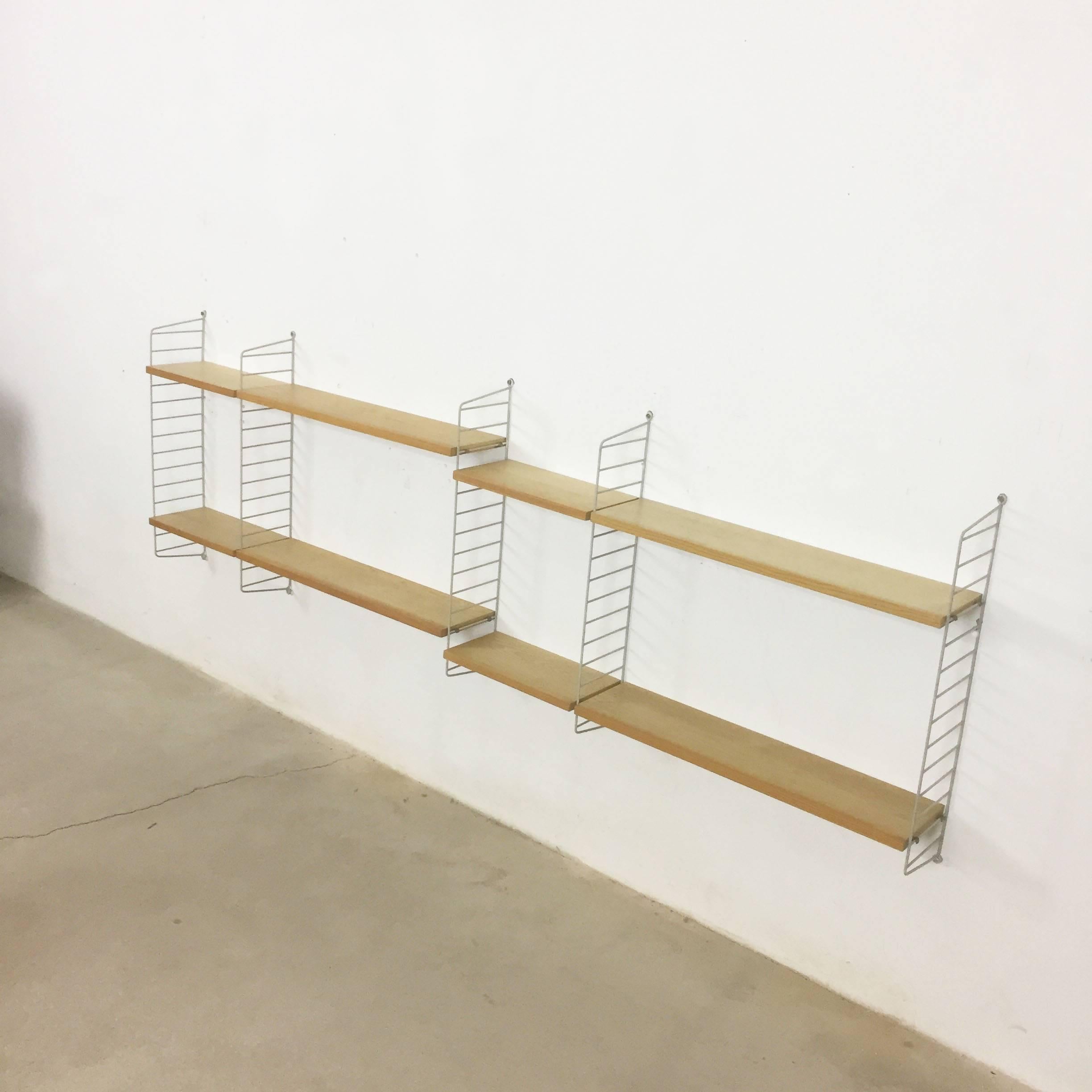 String regal wall unit

Made in Sweden

Bokhyllan 'The Ladder Shelf’

Design: Nils und Kajsa Strinning, 1949

The architect Nisse Strinning was born in 1917. From 1940-1947 he studied architecture in Stockholm, before he designed the