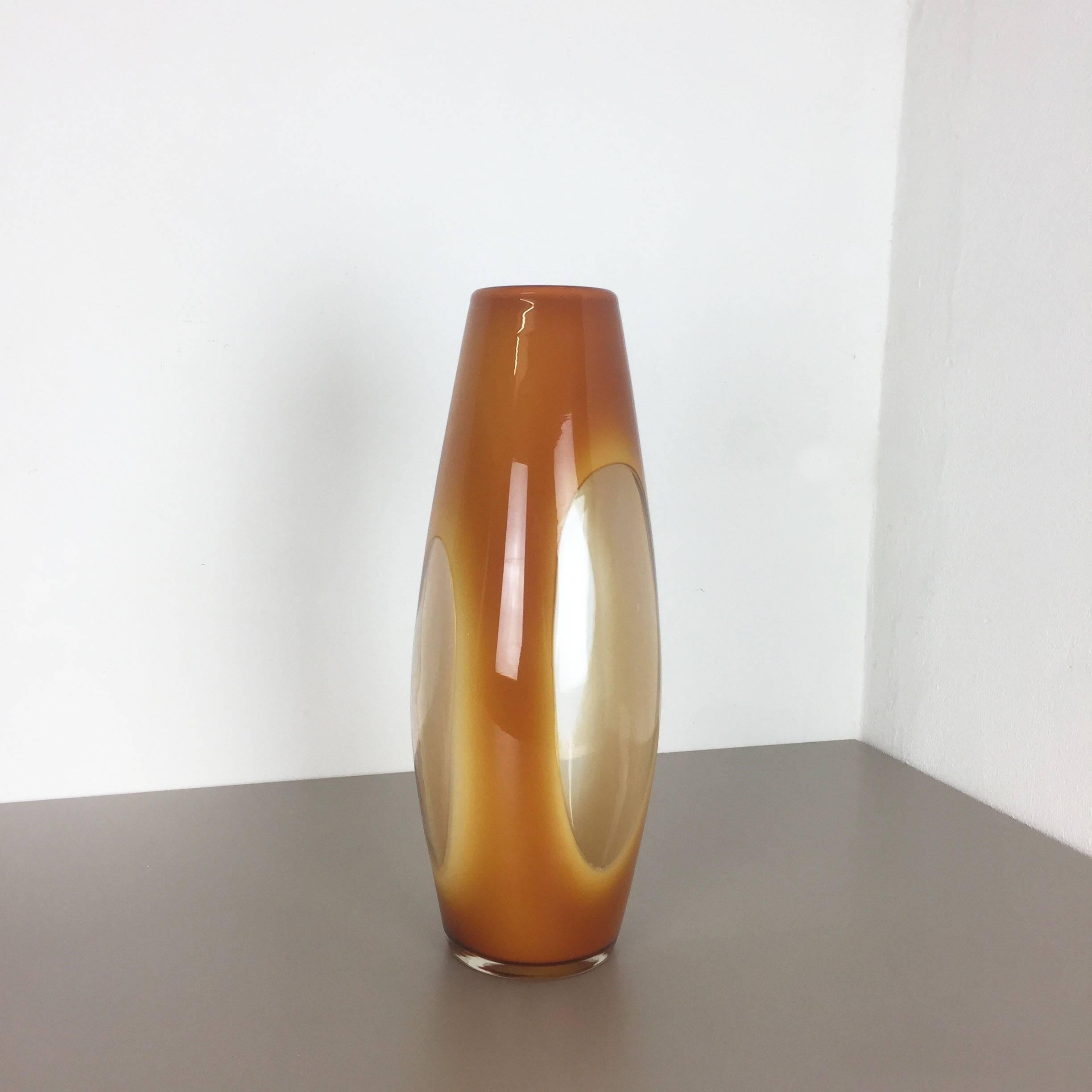 Article:

Pop Art Sommerso vase


Origin:

Italy, Murano



Decade:

1970s


Original vintage 1970s Pop Art handblown vase made in Murano, Italy. This super rare vase is made of high quality Italian Murano glass in honey tone and
