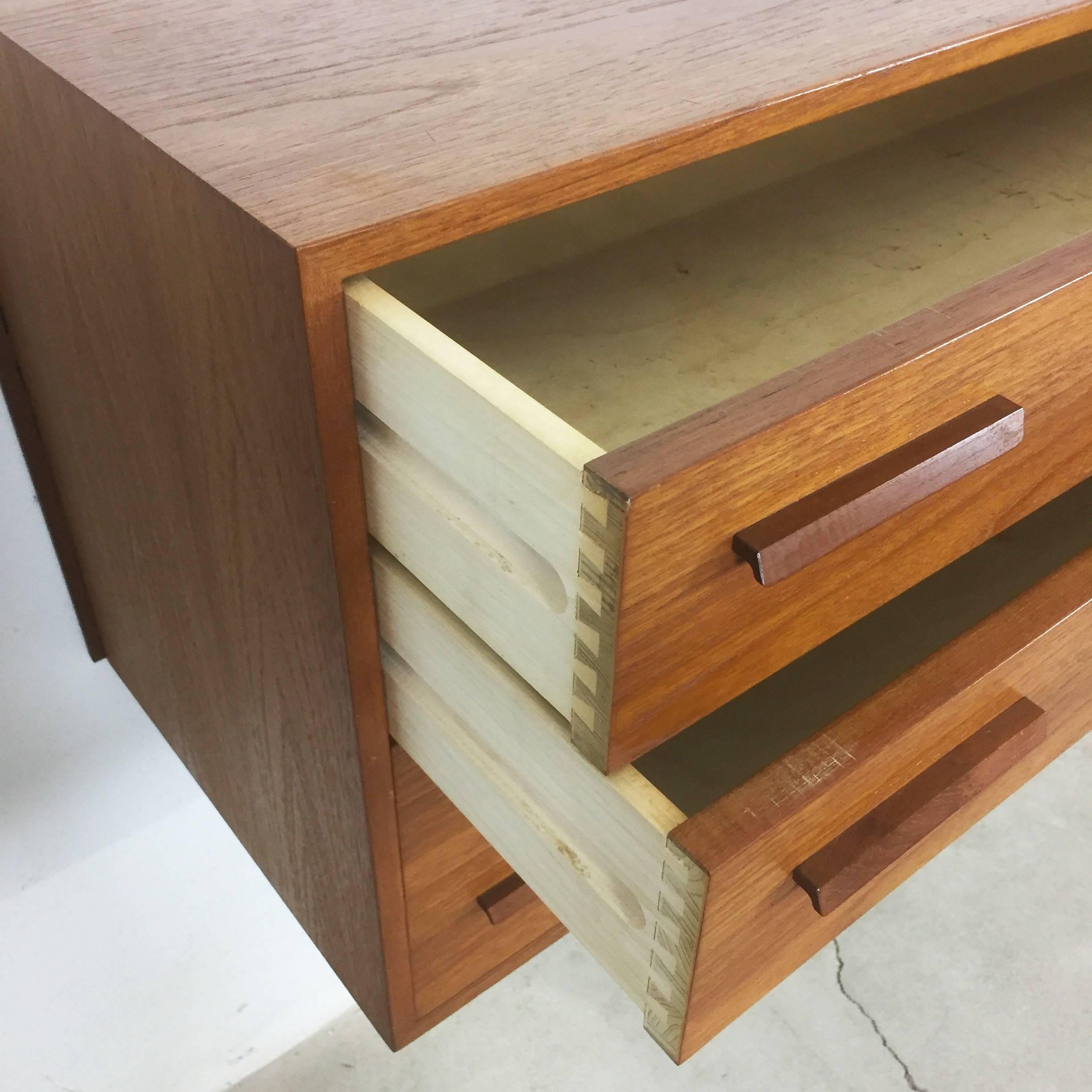 Floating Teak Sideboard Wall Unit by Kai Kristiansen for Feldballes Mobelfabrik In Good Condition In Kirchlengern, DE