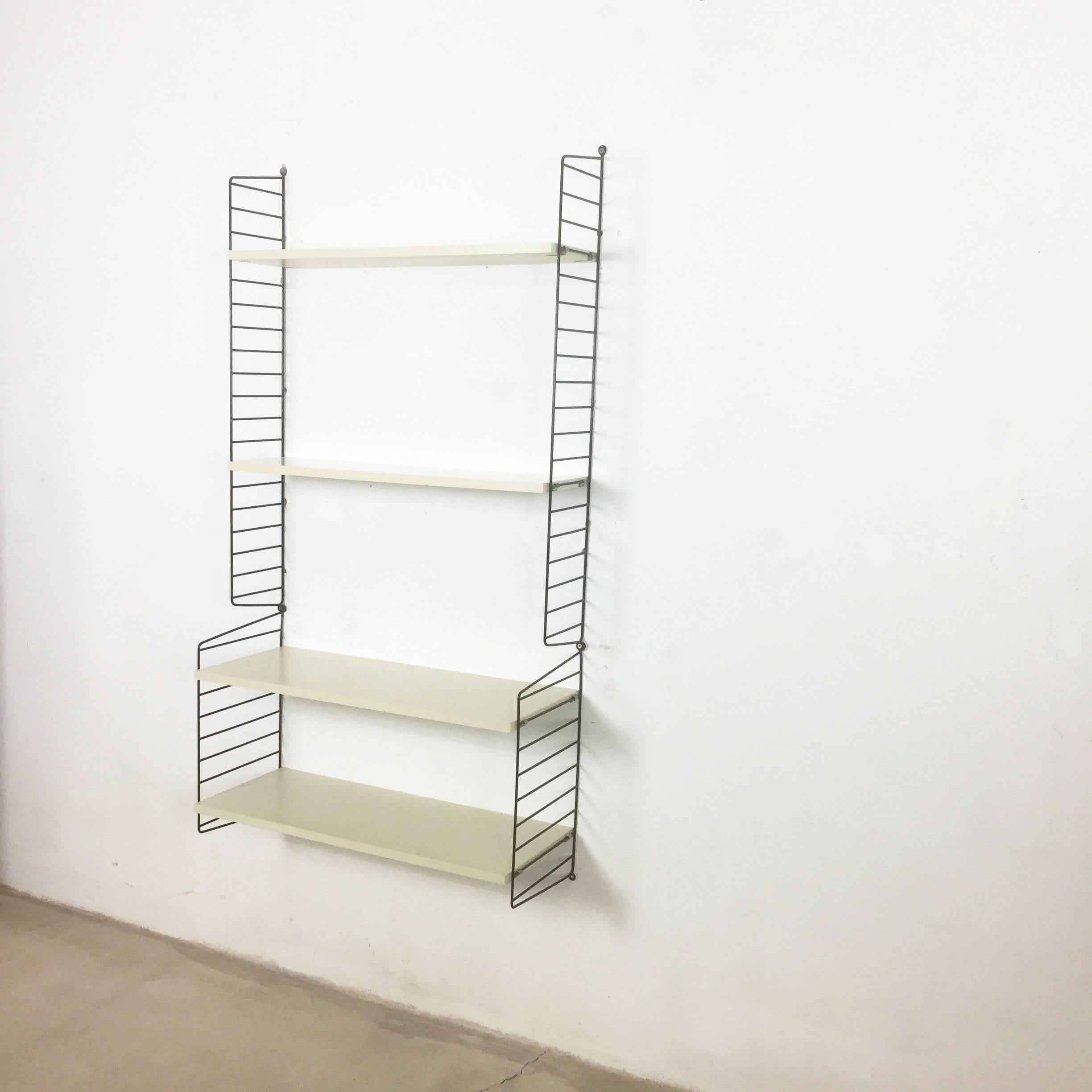 String regal wall unit

Made in Sweden

Bokhyllan ’The Ladder Shelf’

Design: Nils und Kajsa Strinning, 1949

The architect Nisse Strinning was born in 1917. From 1940 to 1947 he studied architecture in Stockholm, before he designed the